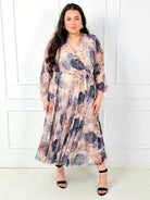 Sukienka plus size maxi w kwiaty z kopertowym dekoltem – elegancka moda plus size Stylowa XL