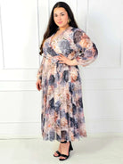 Sukienka plus size maxi w kwiaty z kopertowym dekoltem – elegancka moda plus size Stylowa XL