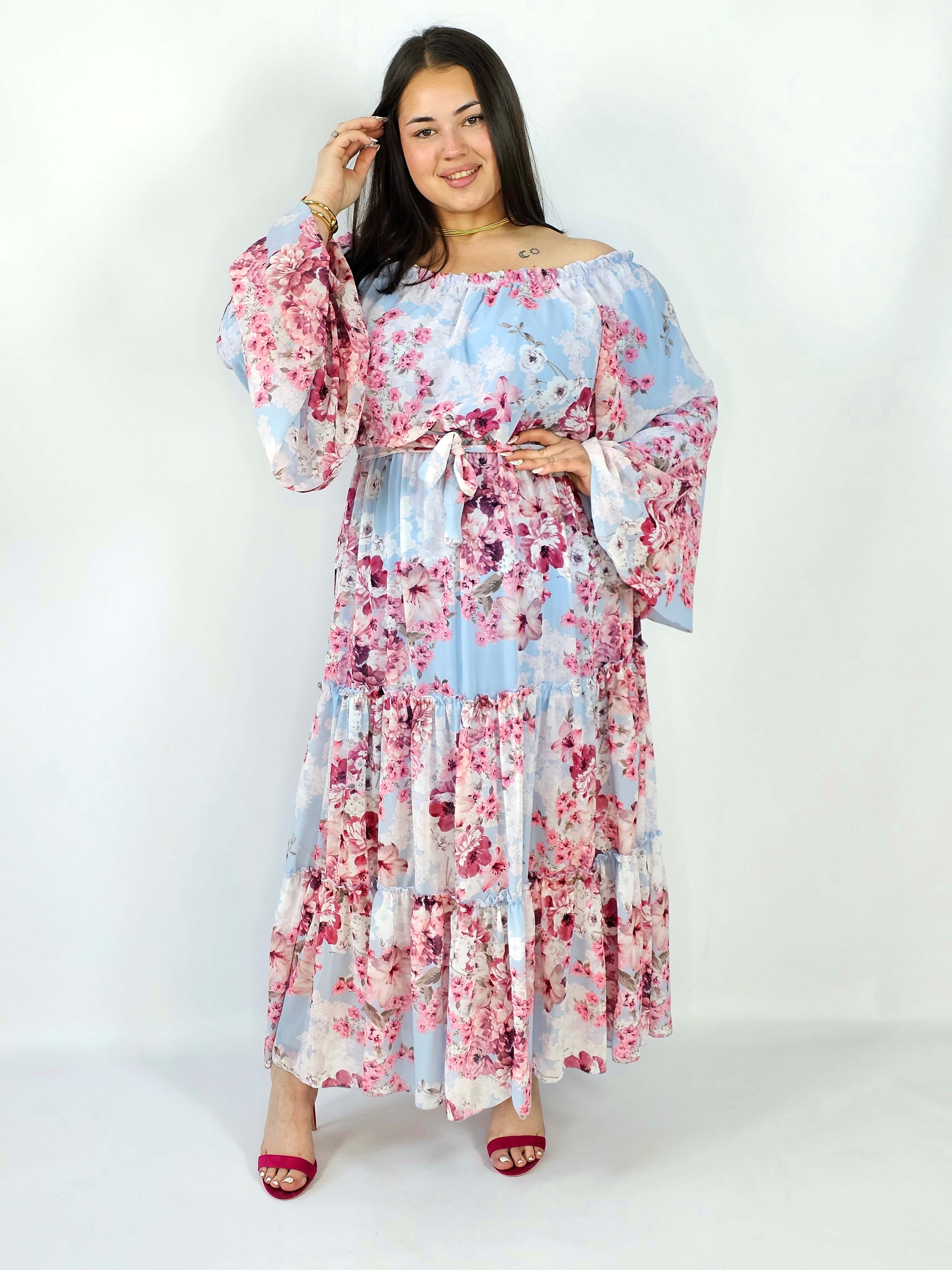 Sukienka plus size maxi w kwiaty z wiązaniem – romantyczna i zwiewna stylizacja XXL Stylowa XL