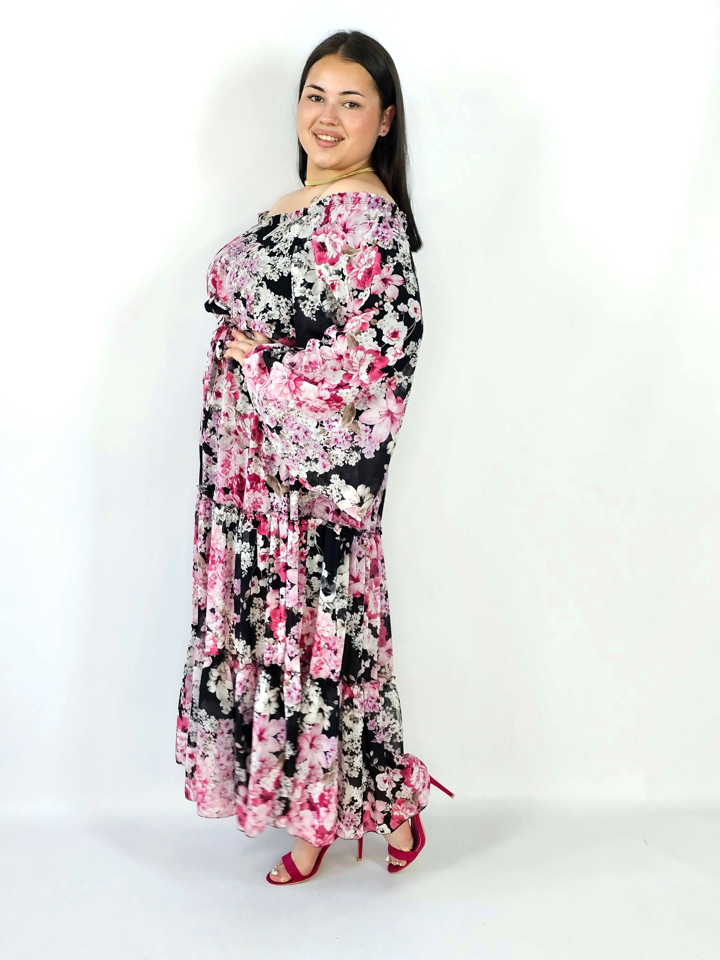 Sukienka plus size maxi w kwiaty z wiązaniem – romantyczna i zwiewna stylizacja XXL Stylowa XL