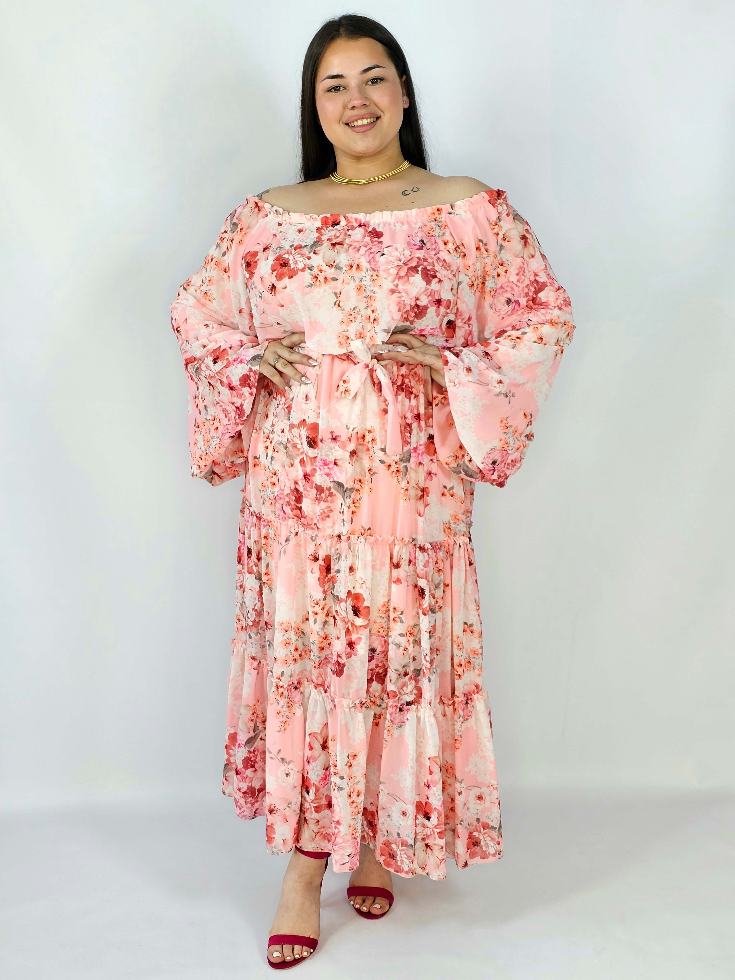 Sukienka plus size maxi w kwiaty z wiązaniem – romantyczna i zwiewna stylizacja XXL Stylowa XL
