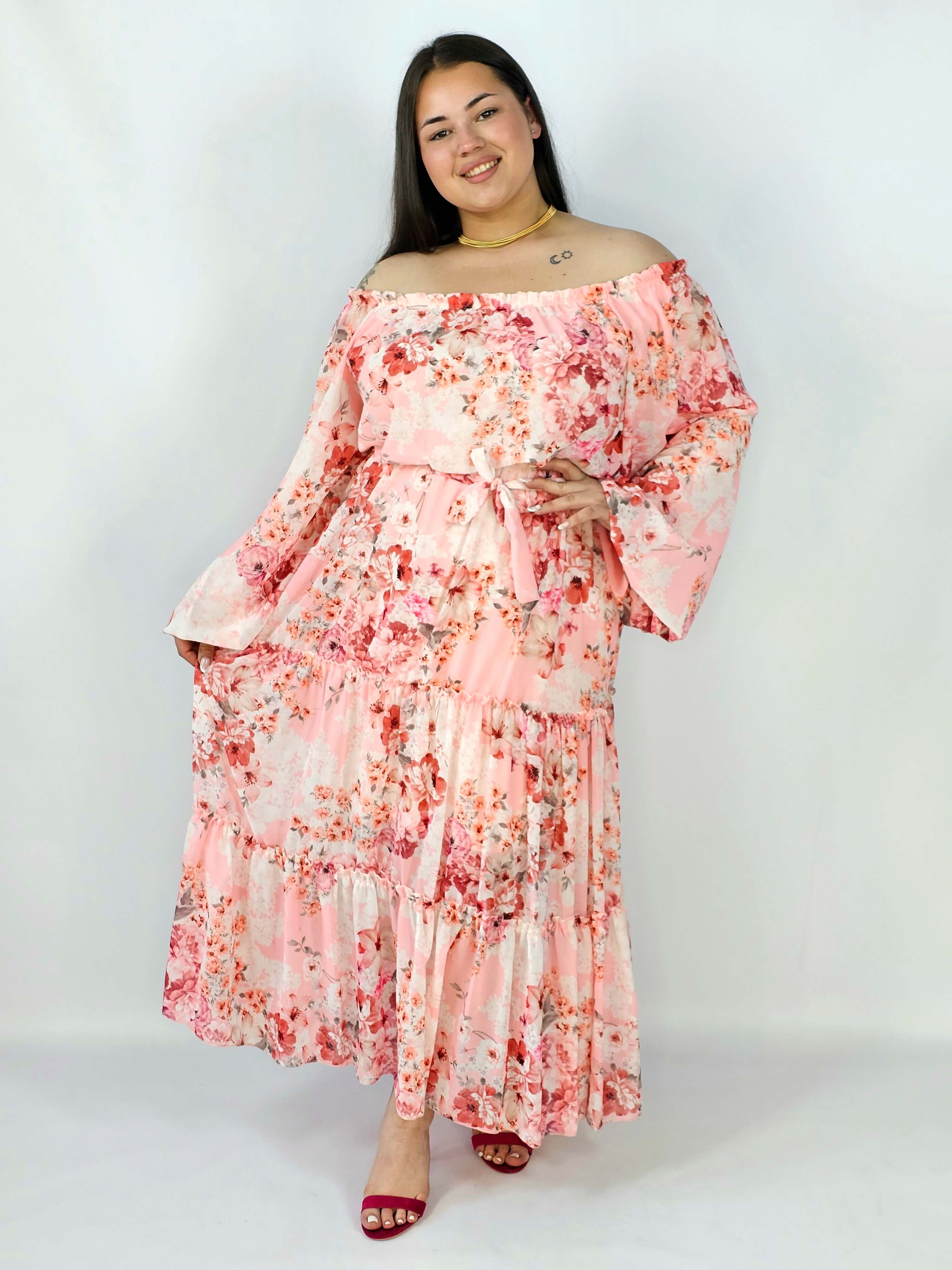 Sukienka plus size maxi w kwiaty z wiązaniem – romantyczna i zwiewna stylizacja XXL Stylowa XL
