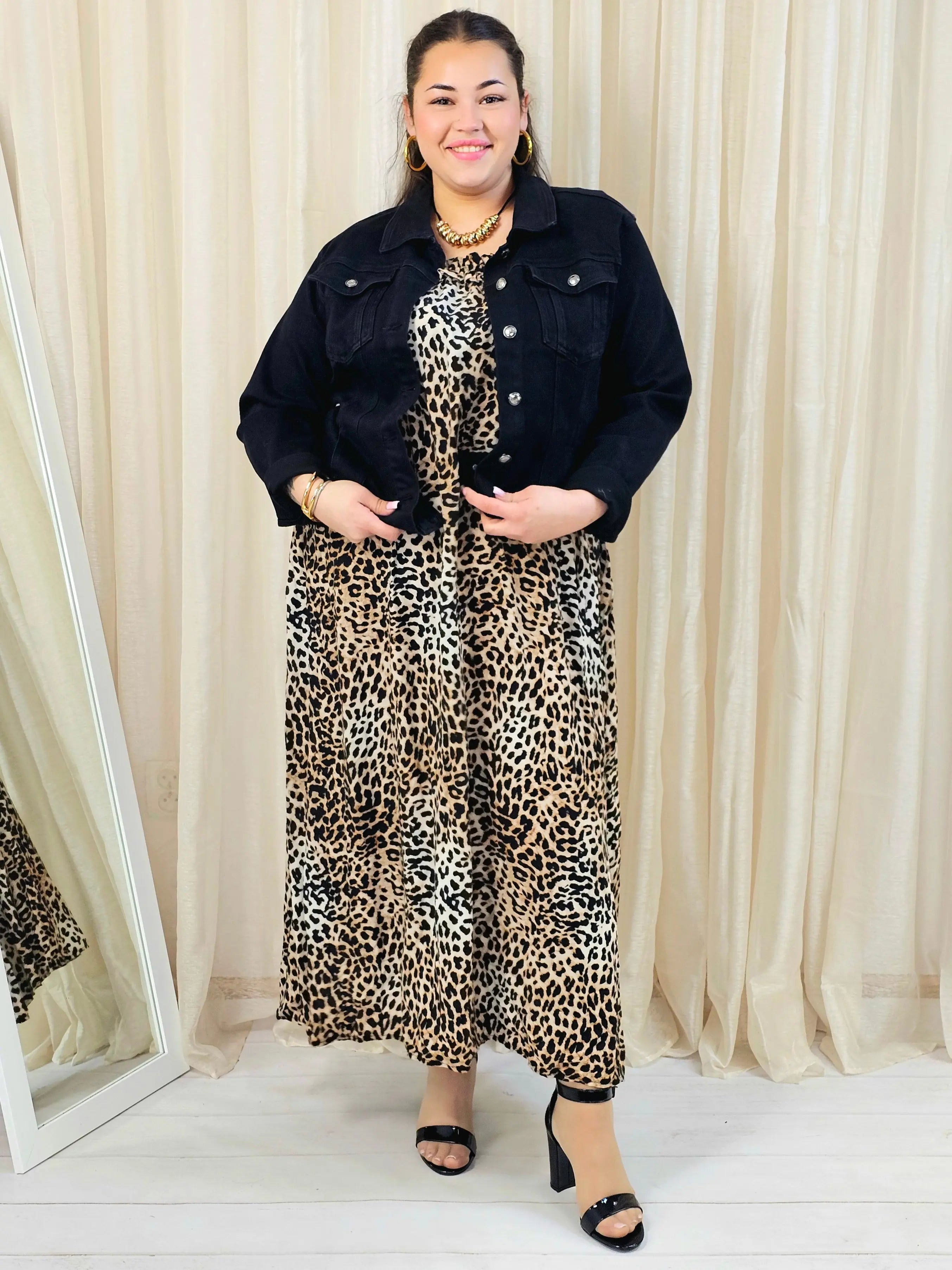 Sukienka plus size maxi w panterkę – lekka, swobodna i ultra kobieca Stylowa XL
