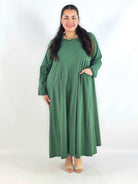 Sukienka plus size maxi z rękawem 3/4 i asymetrycznymi przeszyciami Stylowa XL