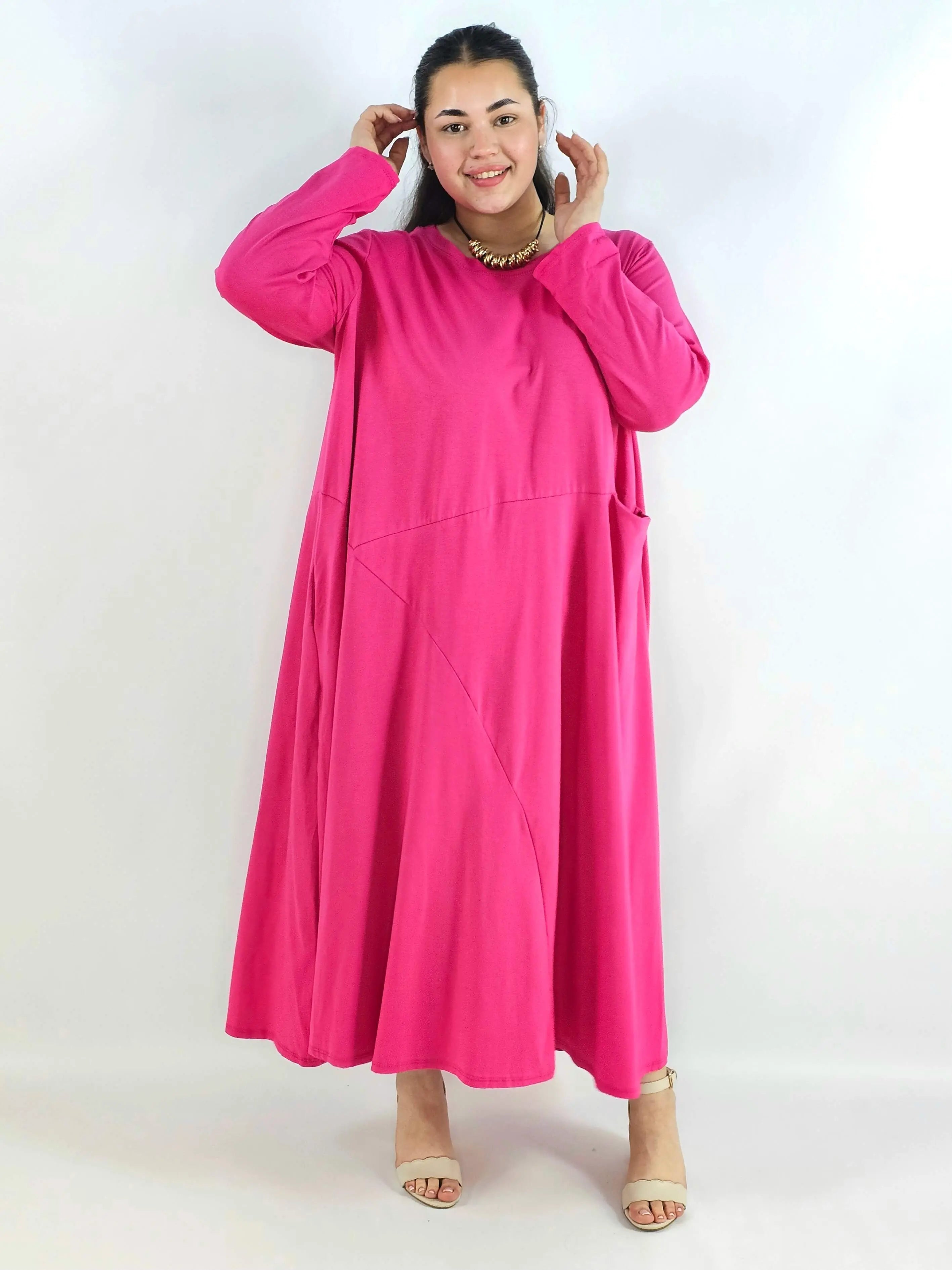 Sukienka plus size maxi z rękawem 3/4 i asymetrycznymi przeszyciami Stylowa XL