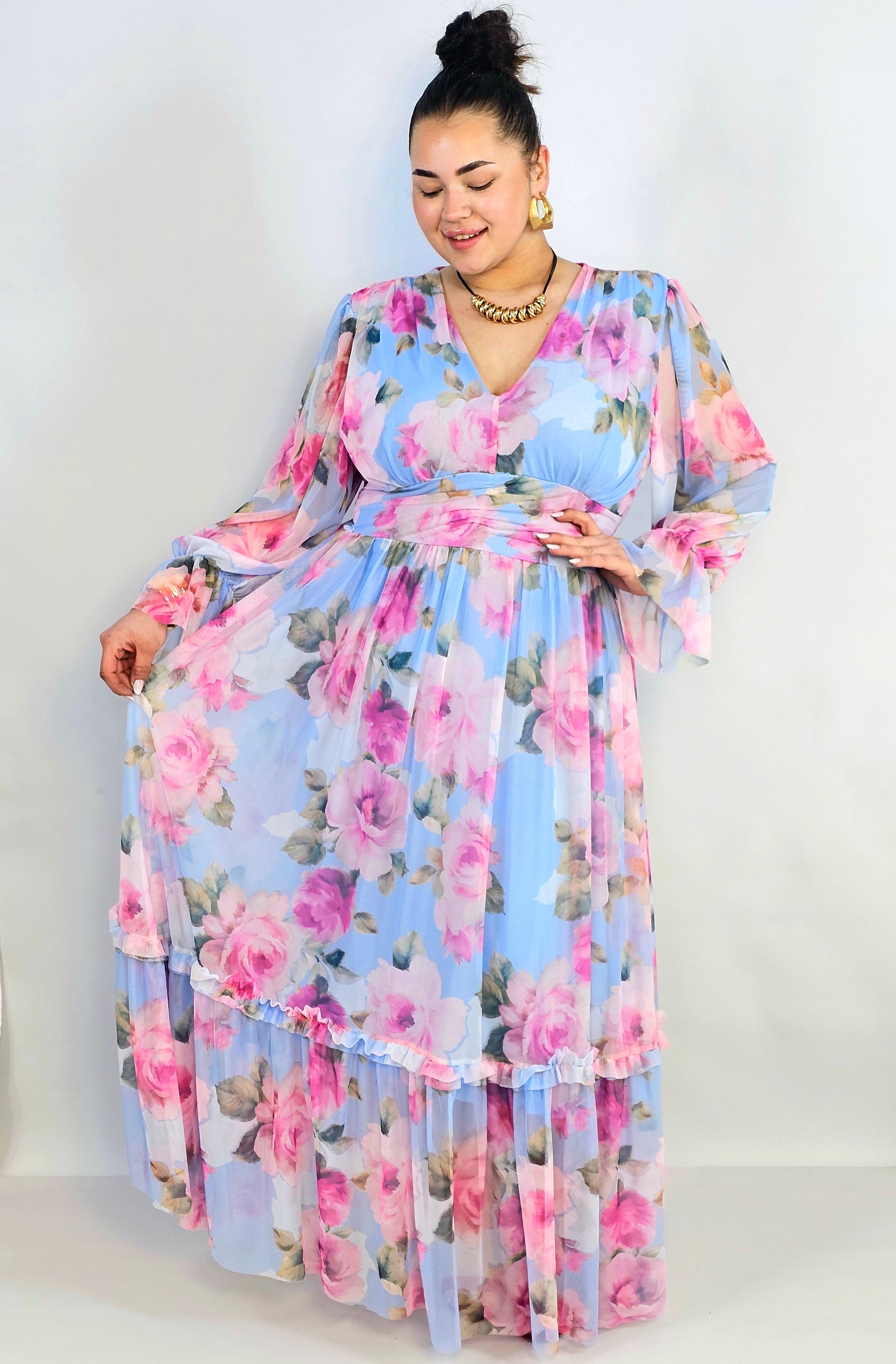 Sukienka plus size midi w kwiatowy print – elegancka i zwiewna propozycja dla kobiet XXL Stylowa XL