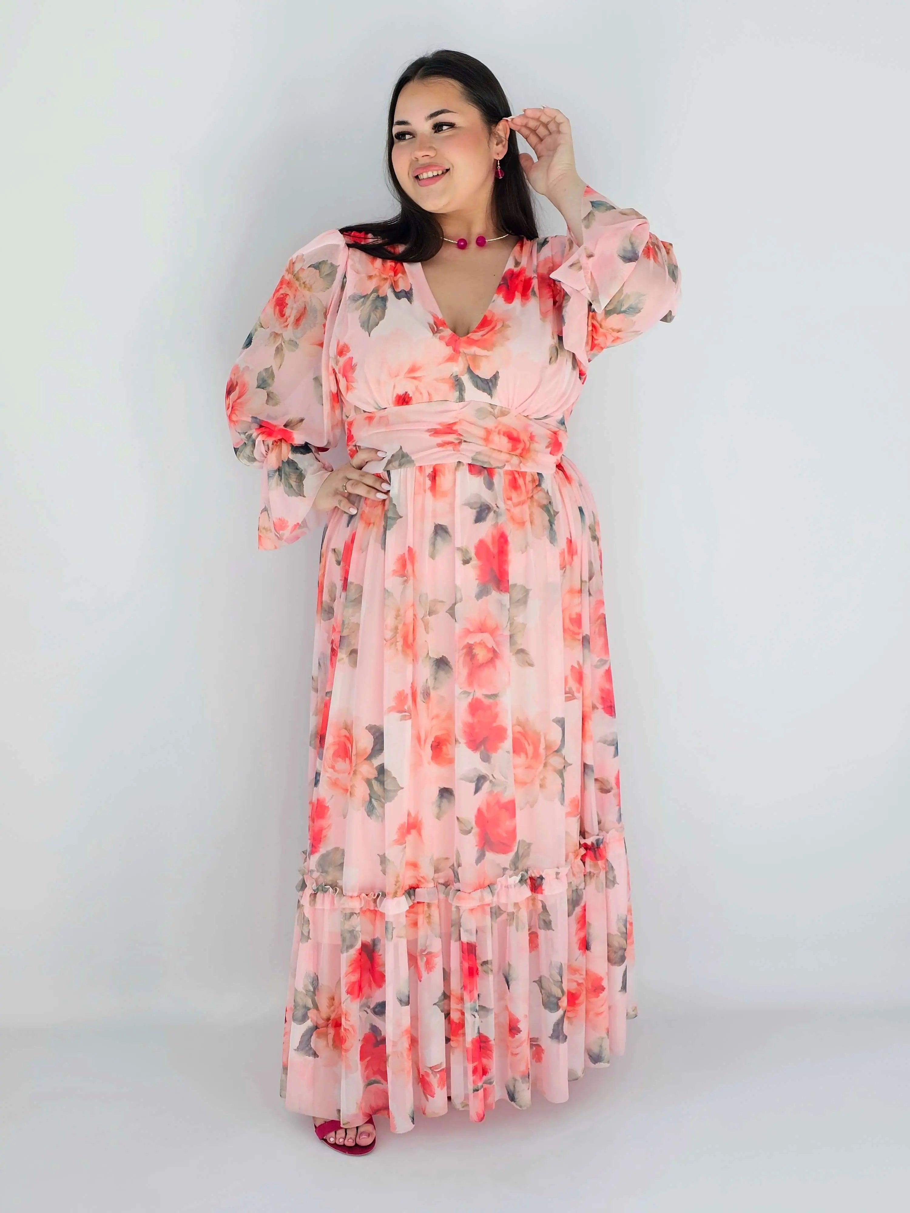 Sukienka plus size midi w kwiatowy print – elegancka i zwiewna propozycja dla kobiet XXL Stylowa XL