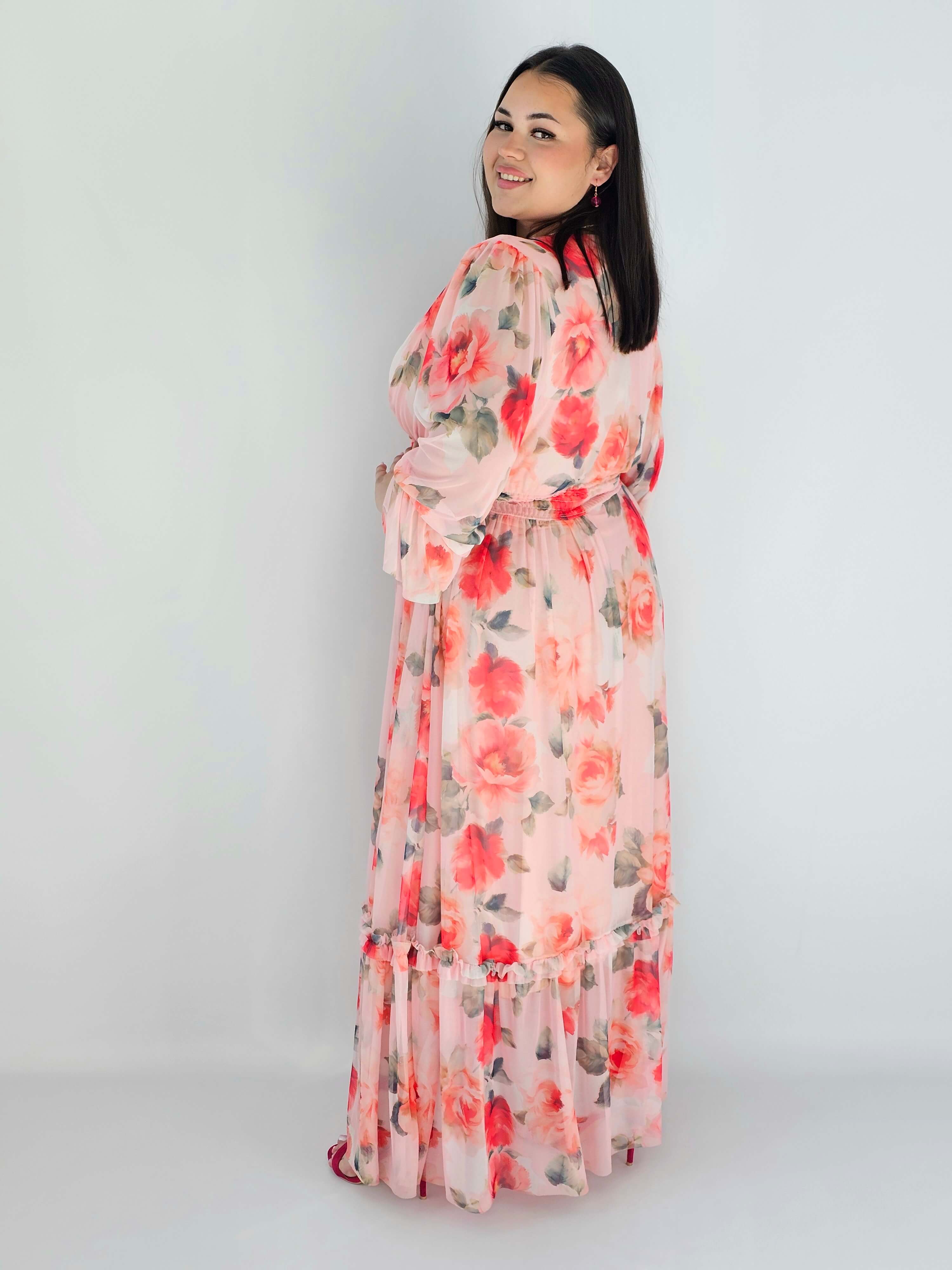Sukienka plus size midi w kwiatowy print – elegancka i zwiewna propozycja dla kobiet XXL Stylowa XL