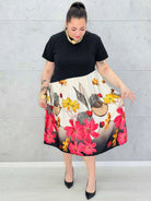 Sukienka plus size midi z kwiatowym dołem – elegancja dla kobiet XXL Stylowa XL