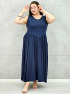 Sukienka plus size o kobiecym fasonie i swobodnym kroju Stylowa XL