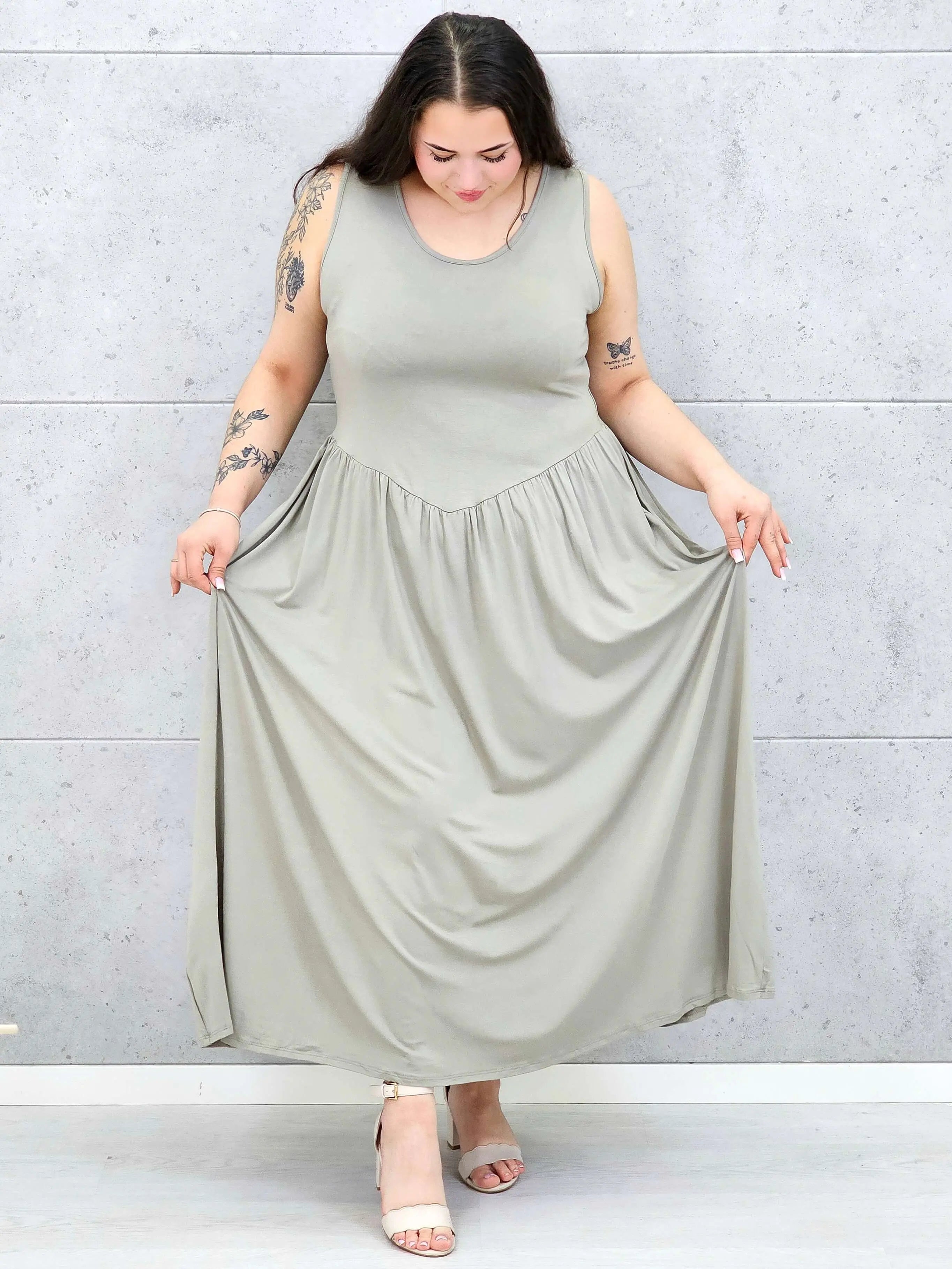 Sukienka plus size o kobiecym fasonie i swobodnym kroju Stylowa XL