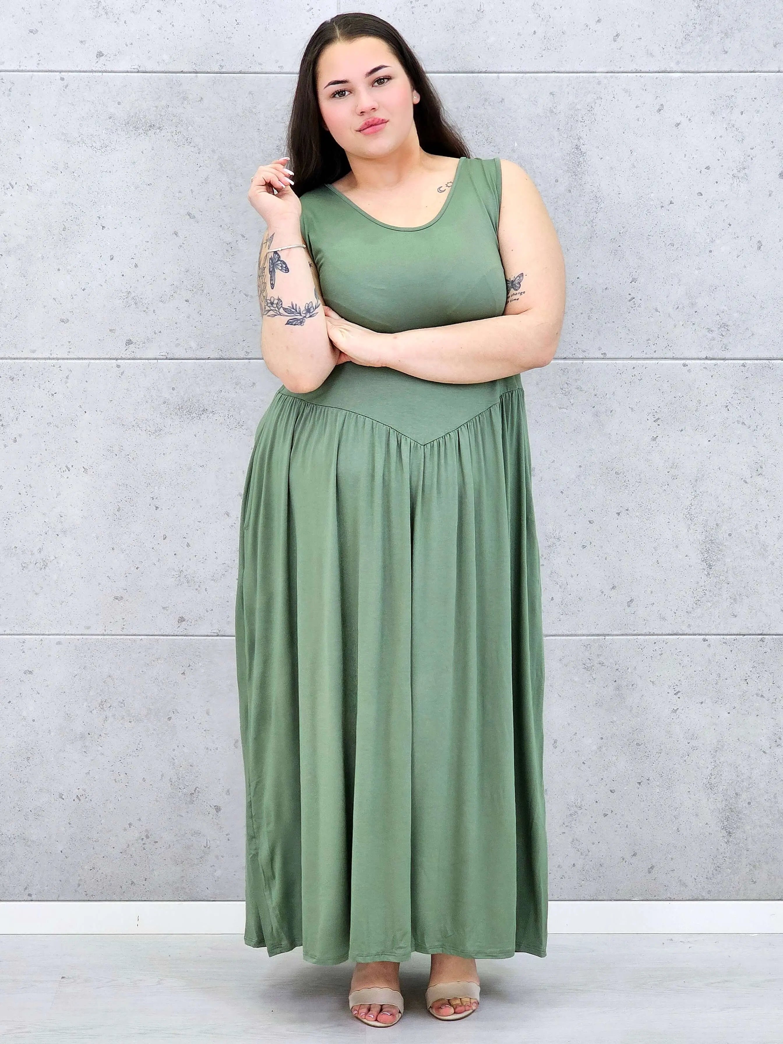 Sukienka plus size o kobiecym fasonie i swobodnym kroju Stylowa XL
