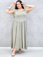 Sukienka plus size o kobiecym fasonie i swobodnym kroju Stylowa XL