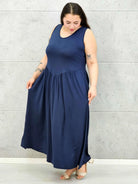 Sukienka plus size o kobiecym fasonie i swobodnym kroju Stylowa XL