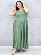 Sukienka plus size o kobiecym fasonie i swobodnym kroju Stylowa XL