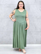 Sukienka plus size o kobiecym fasonie i swobodnym kroju Stylowa XL