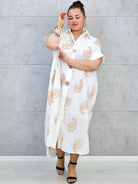 Sukienka plus size o luźnym kroju z dekoltem w literę V i paskiem w talii Stylowa XL