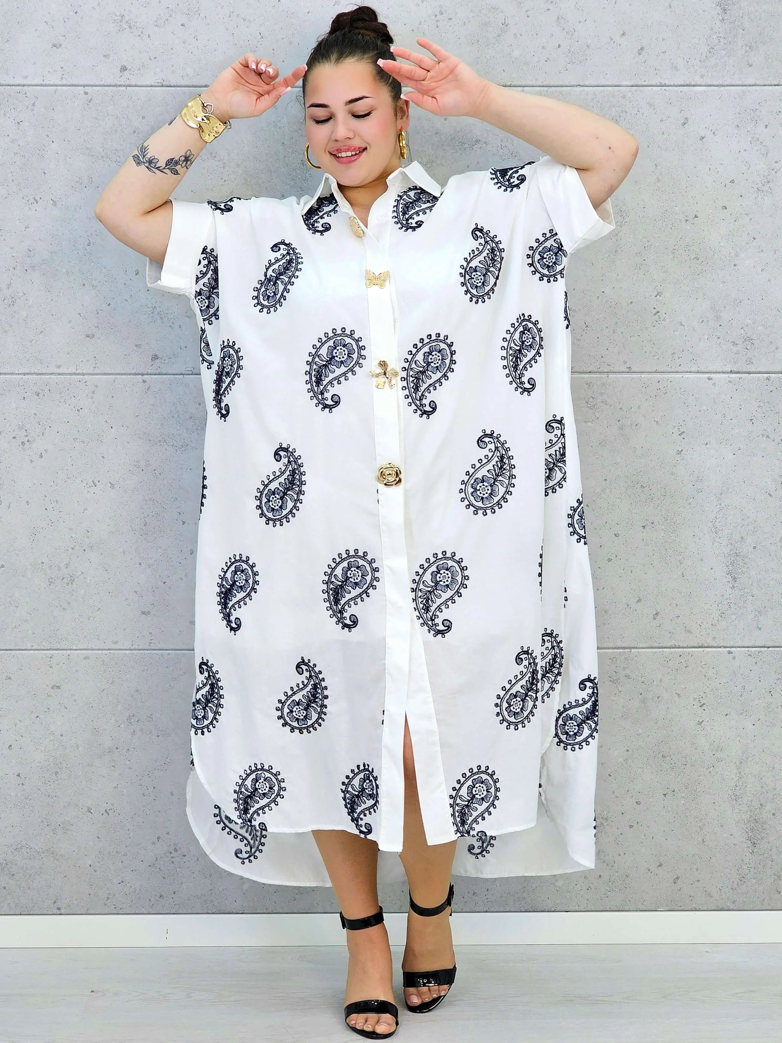 Sukienka plus size o luźnym kroju z dekoltem w literę V i paskiem w talii Stylowa XL