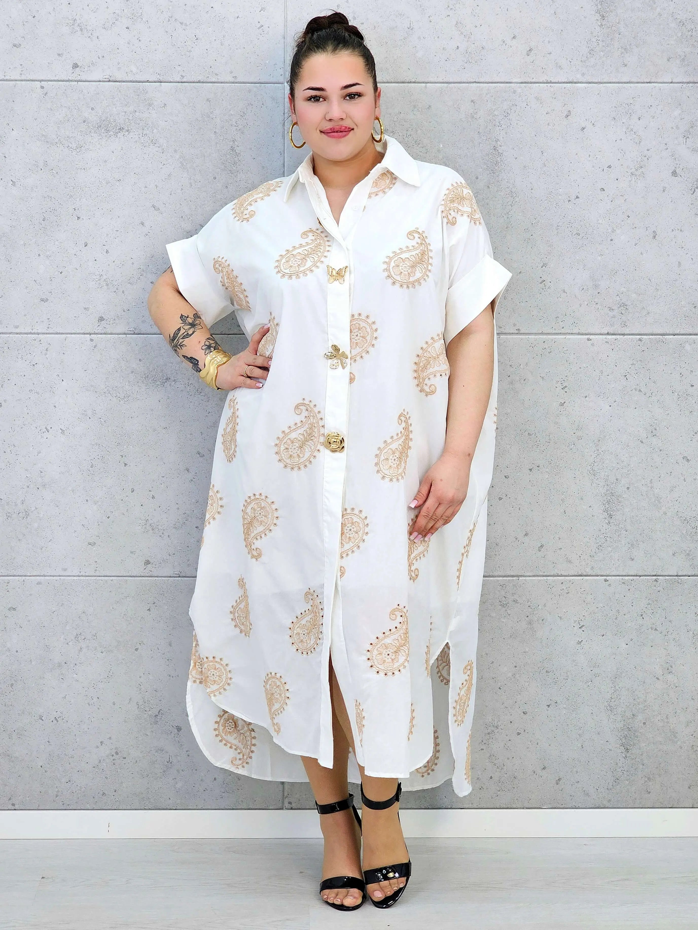 Sukienka plus size o luźnym kroju z dekoltem w literę V i paskiem w talii Stylowa XL