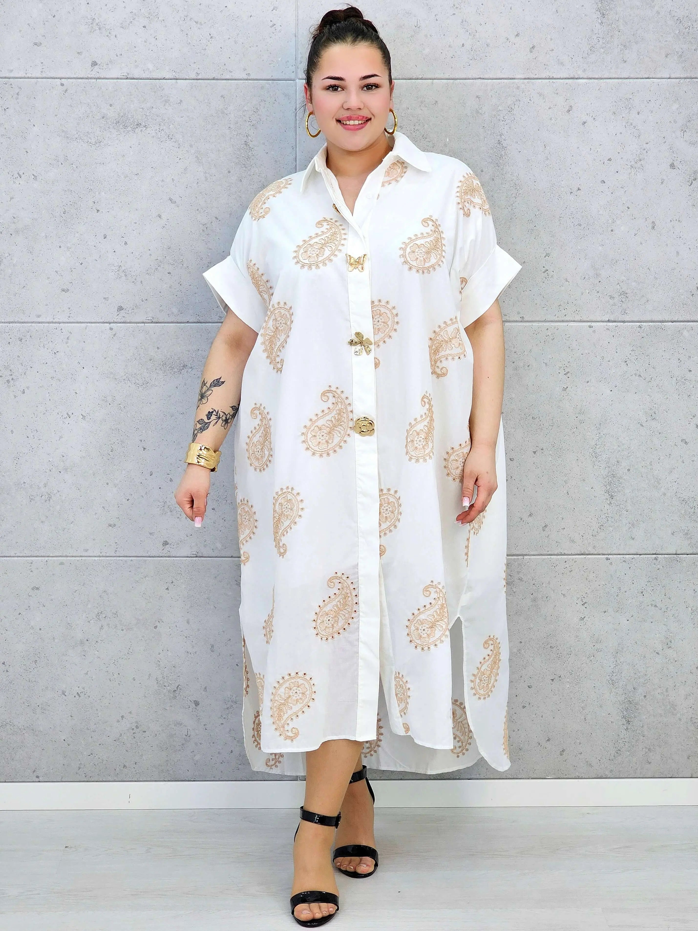 Sukienka plus size o luźnym kroju z dekoltem w literę V i paskiem w talii Stylowa XL