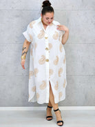 Sukienka plus size o luźnym kroju z dekoltem w literę V i paskiem w talii Stylowa XL