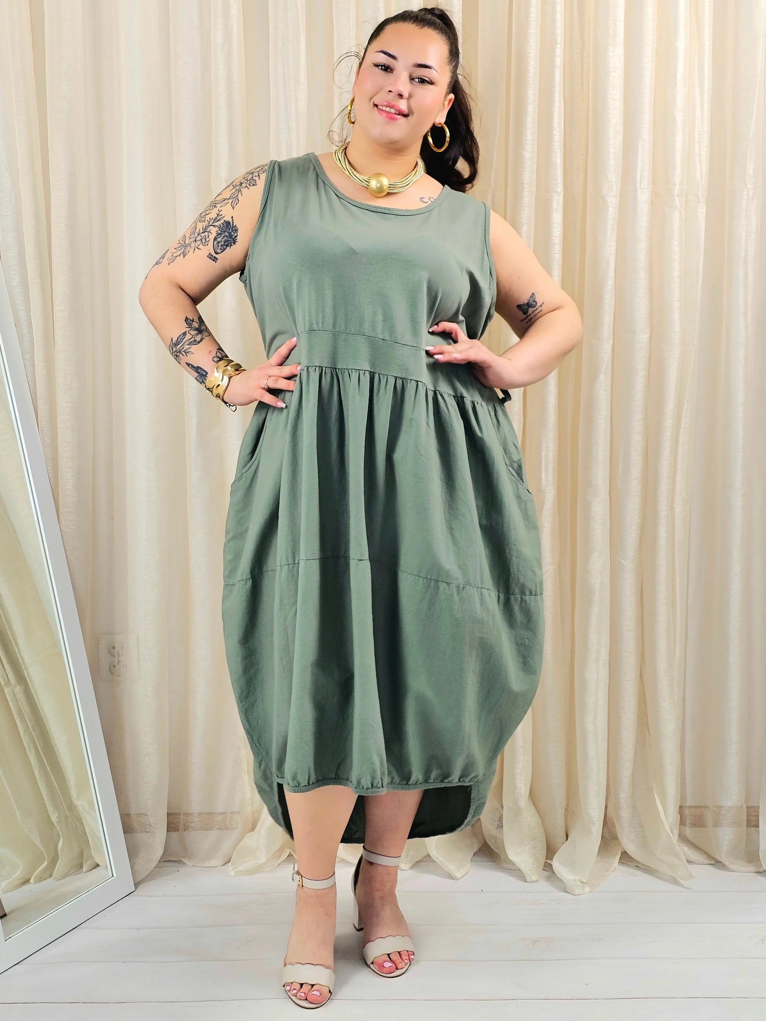 Sukienka plus size o swobodnym fasonie z kieszeniami Stylowa XL