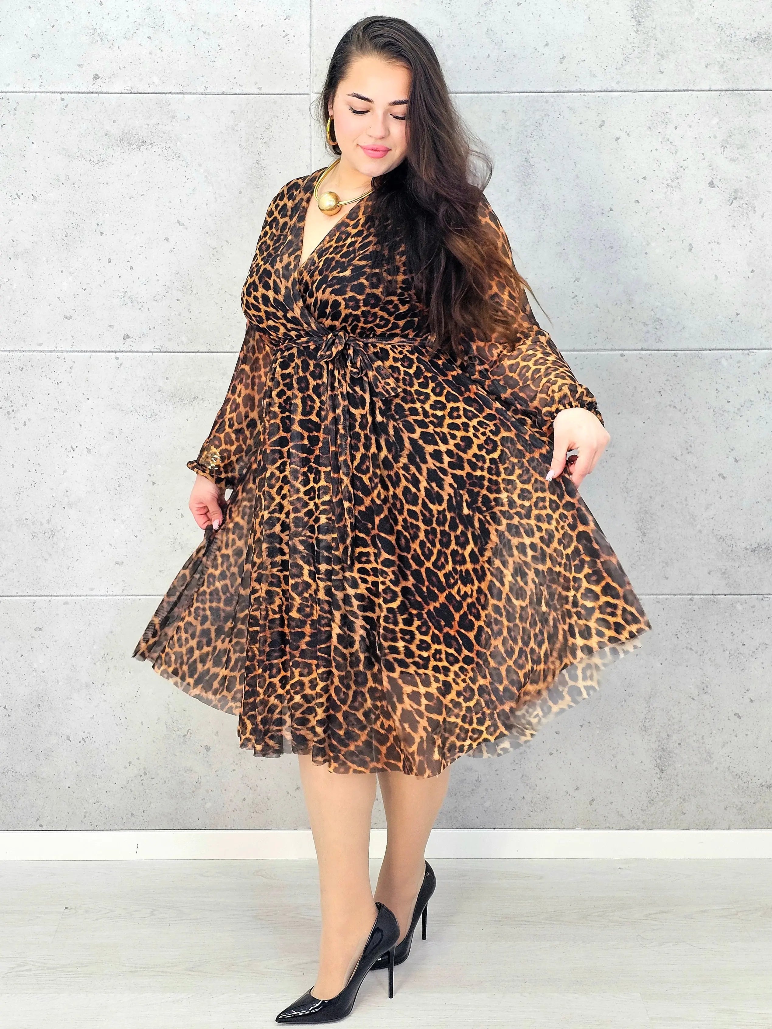 Sukienka plus size panterka kopertowa – elegancka sukienka XXL o kobiecym kroju Stylowa XL