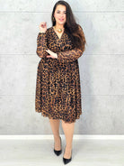 Sukienka plus size panterka kopertowa – elegancka sukienka XXL o kobiecym kroju Stylowa XL