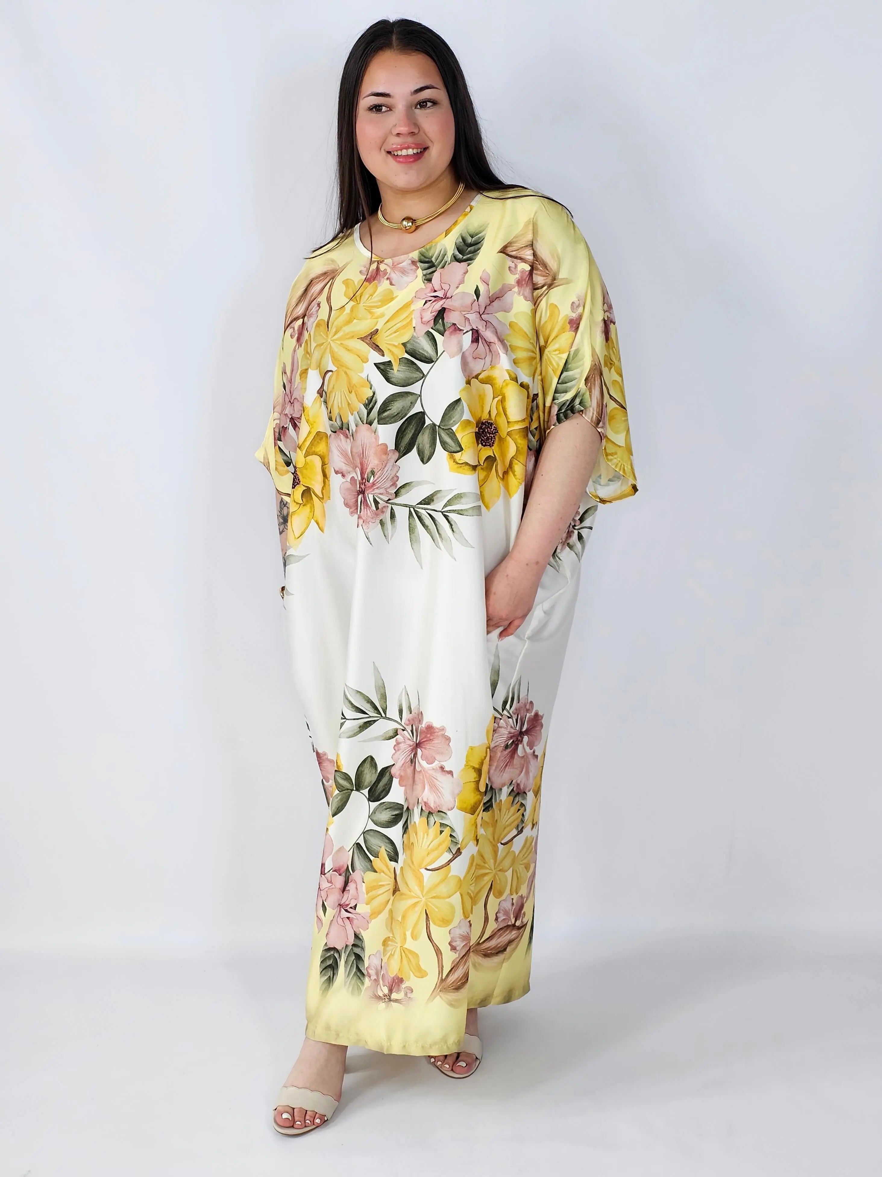 Sukienka plus size satynowa – elegancka sukienka XXL z połyskiem Stylowa XL