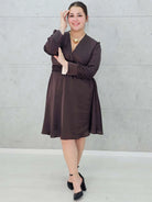 Sukienka plus size satynowa z paskiem – elegancja i pewność siebie na każdą okazję Stylowa XL