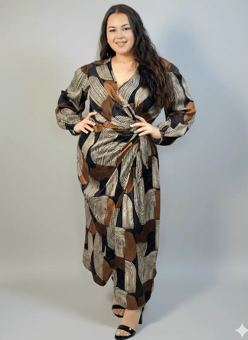 Sukienka plus size szlafrokowa maxi – kopertowy krój i regulacja paskiem Stylowa XL