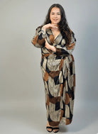 Sukienka plus size szlafrokowa maxi – kopertowy krój i regulacja paskiem Stylowa XL