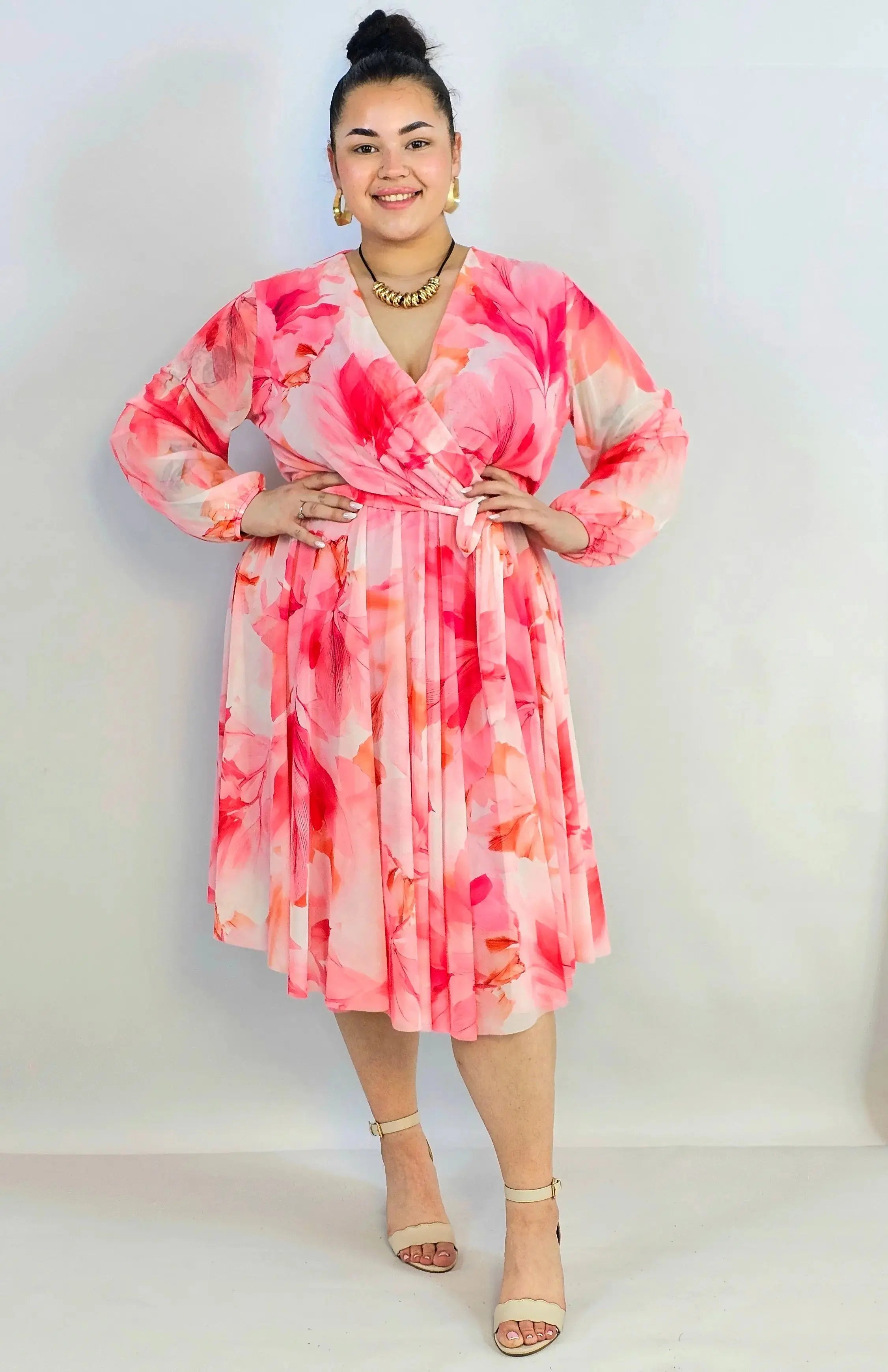 Sukienka plus size szyfonowa kopertowa – zwiewna elegancja i kobiecy fason Stylowa XL