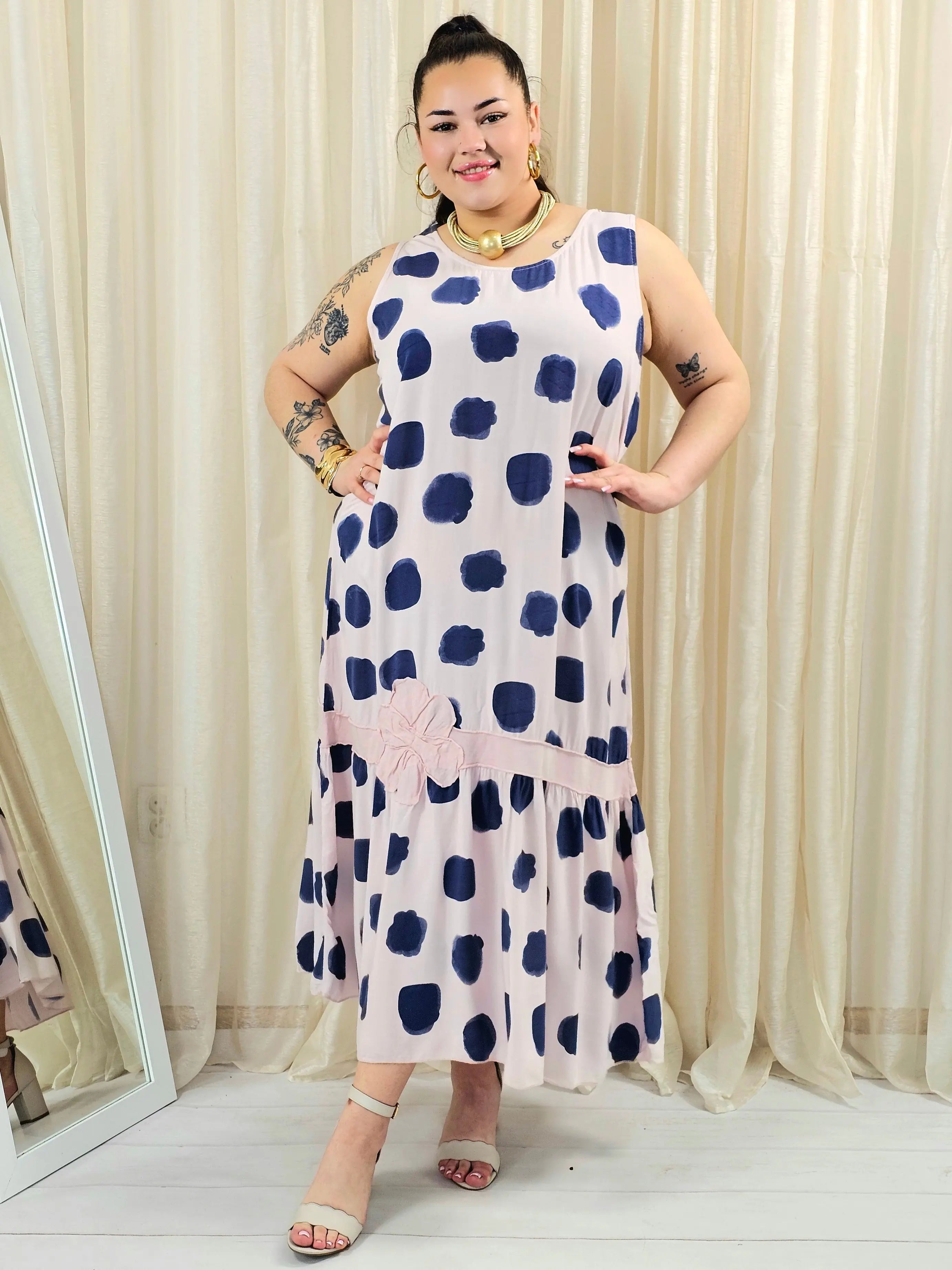 Sukienka plus size w grochy z falbaną – luźna sukienka damska XXL Stylowa XL