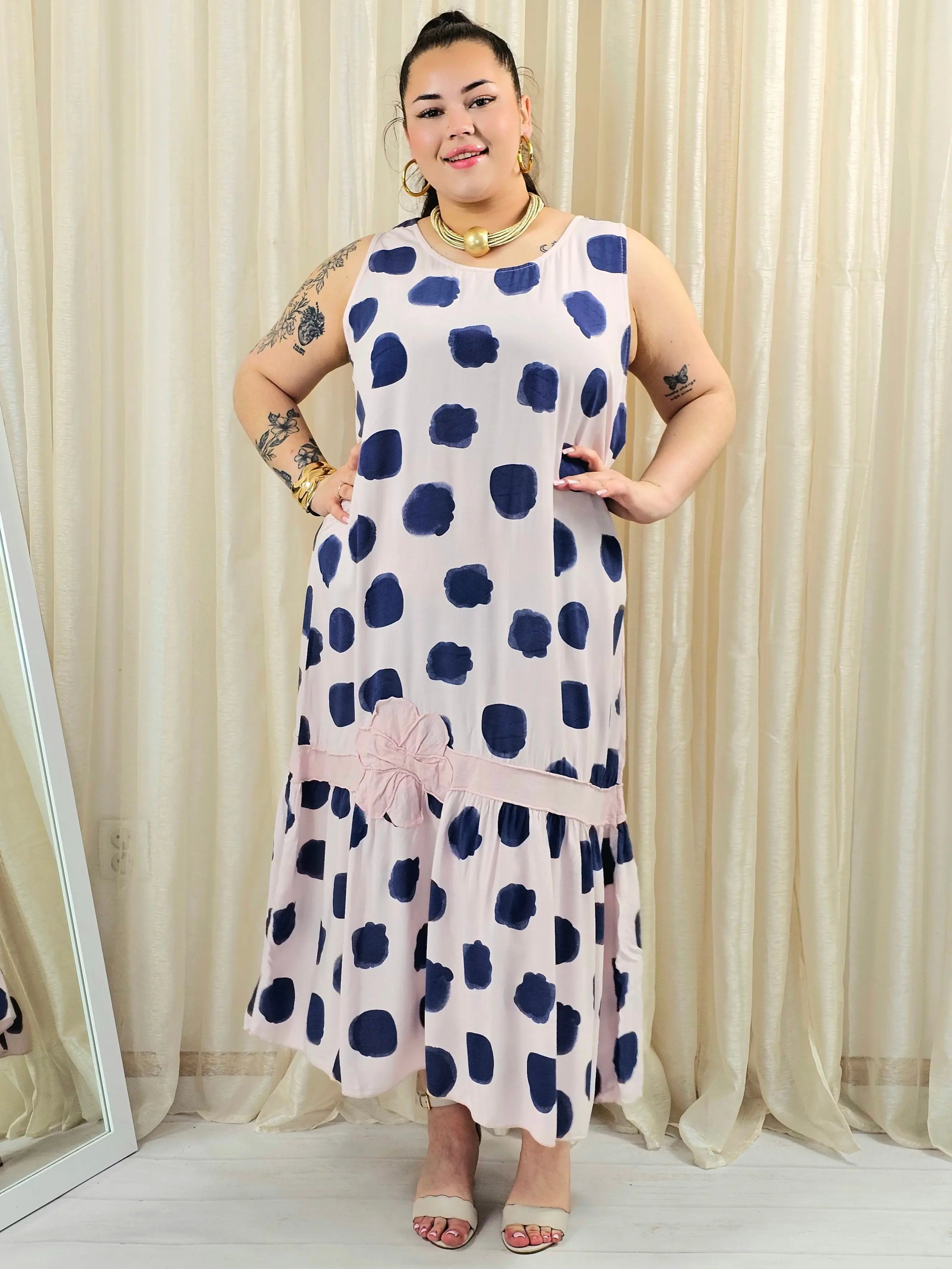 Sukienka plus size w grochy z falbaną – luźna sukienka damska XXL Stylowa XL