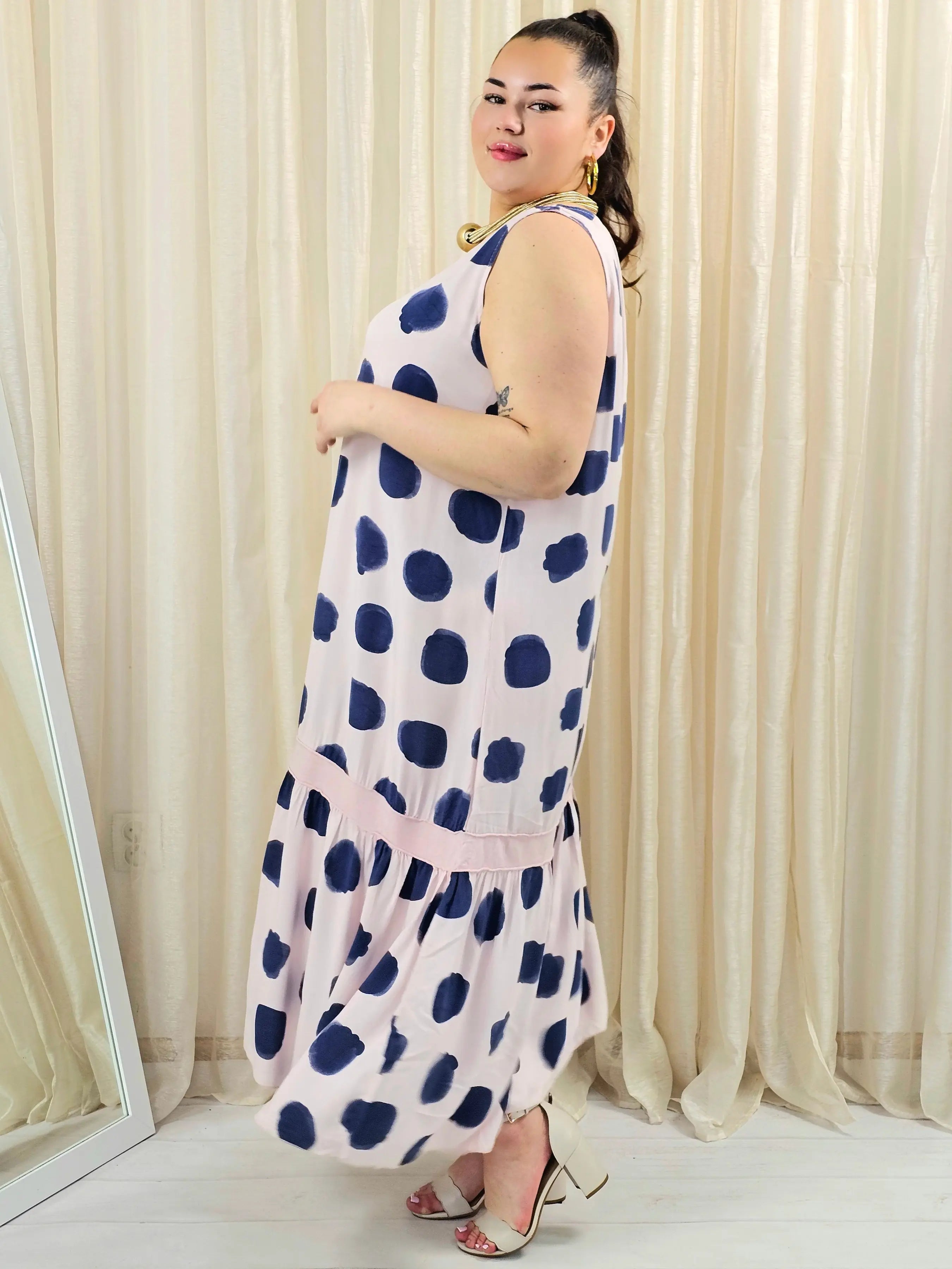 Sukienka plus size w grochy z falbaną – luźna sukienka damska XXL Stylowa XL