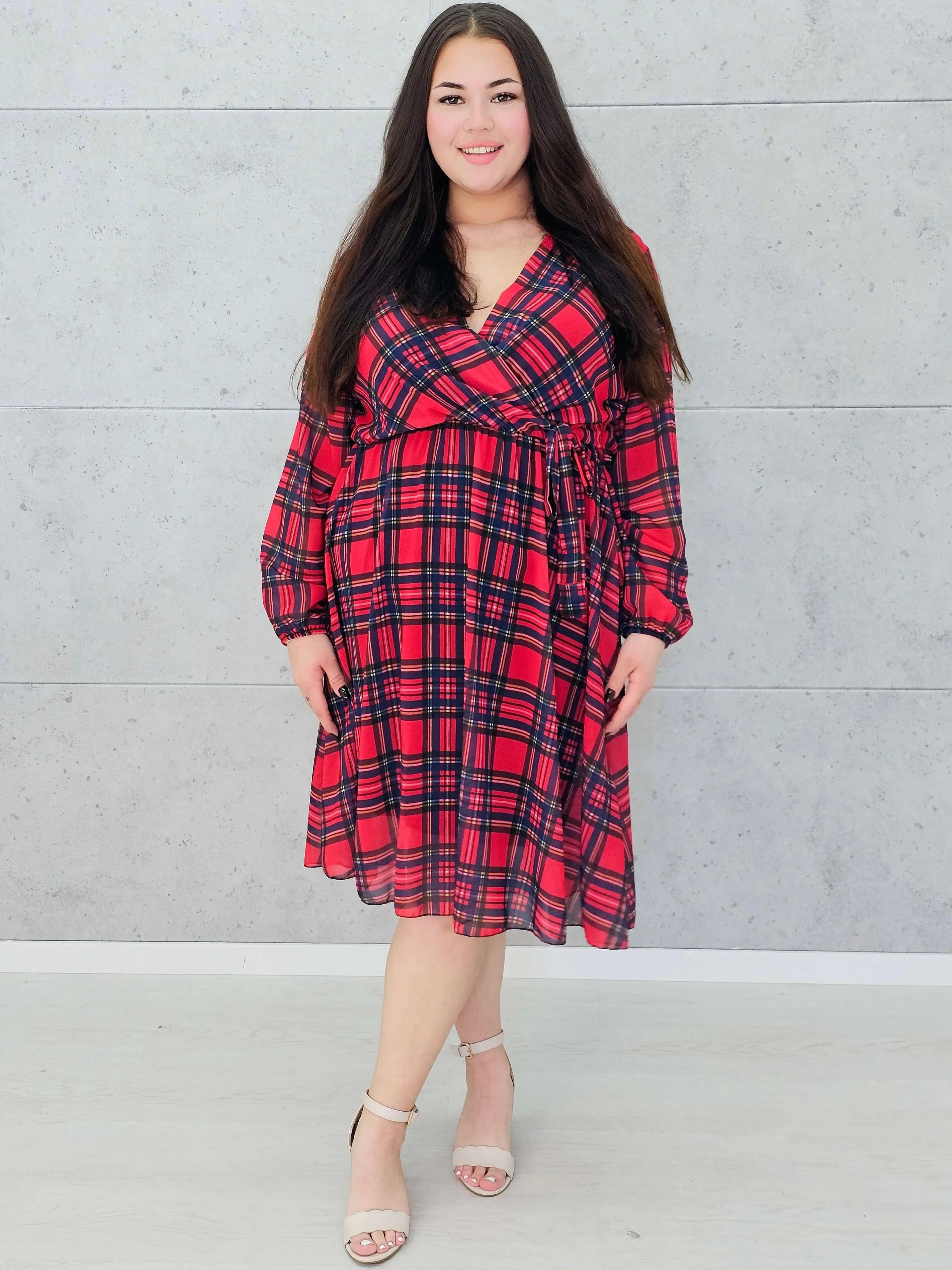 Sukienka  plus size w kratę i wiązaniem na boku Stylowa XL