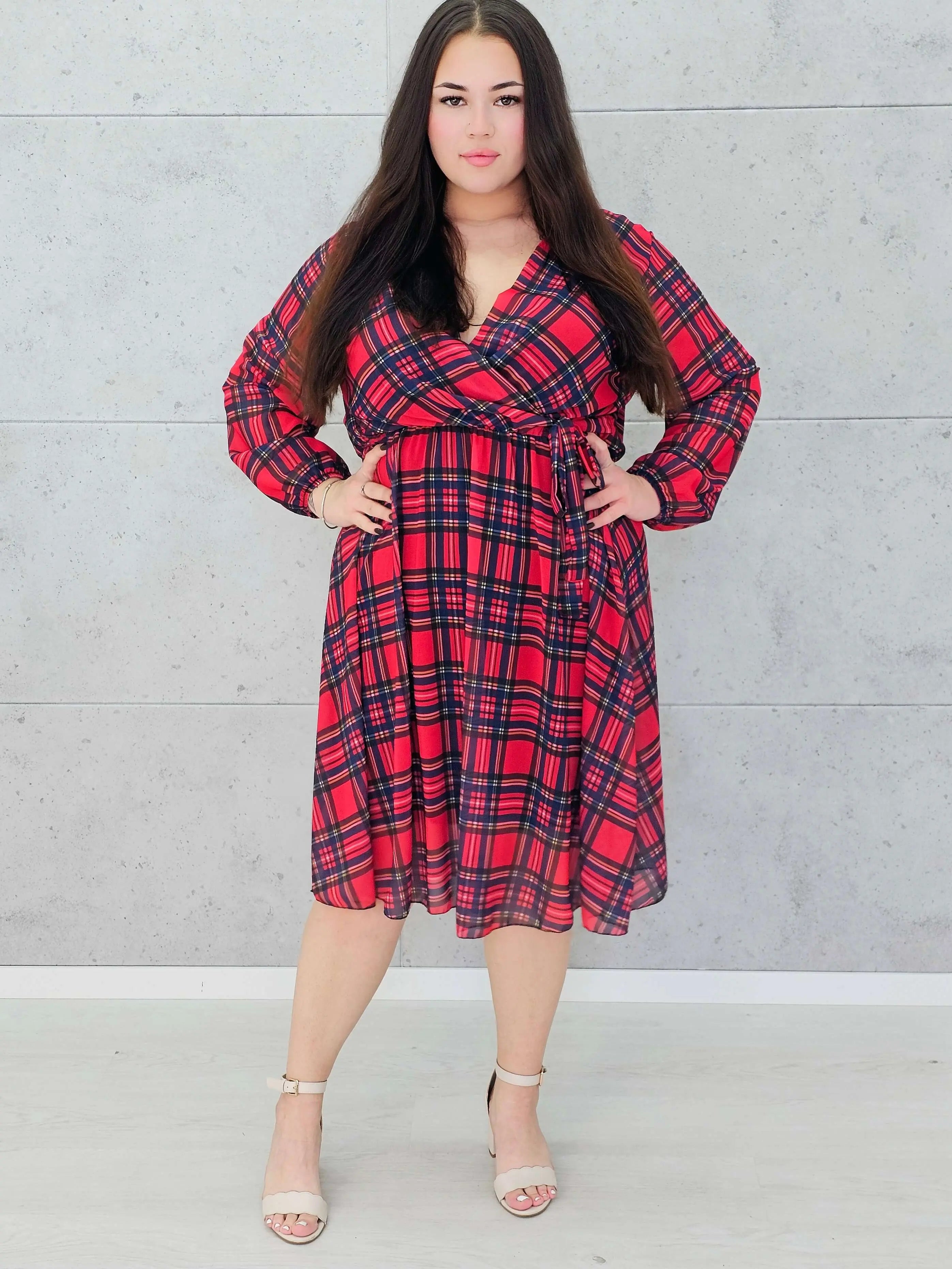 Sukienka  plus size w kratę i wiązaniem na boku Stylowa XL