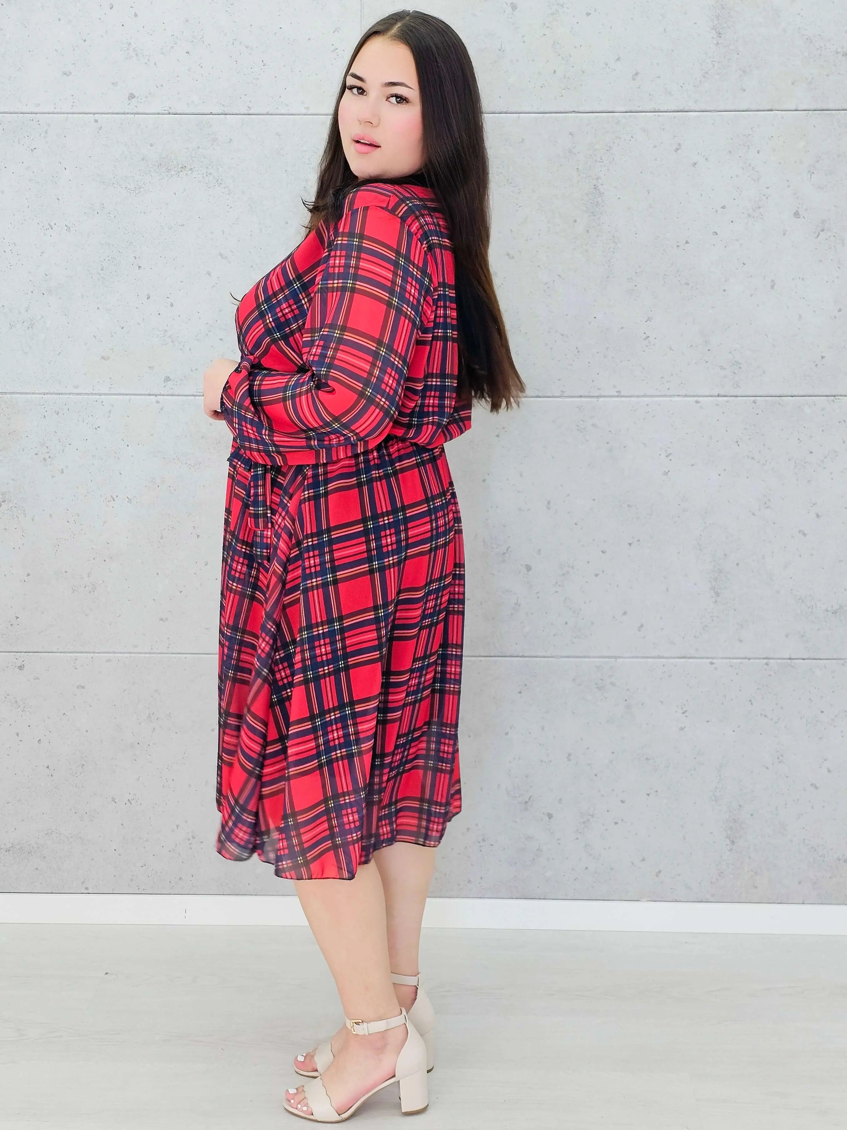 Sukienka  plus size w kratę i wiązaniem na boku Stylowa XL