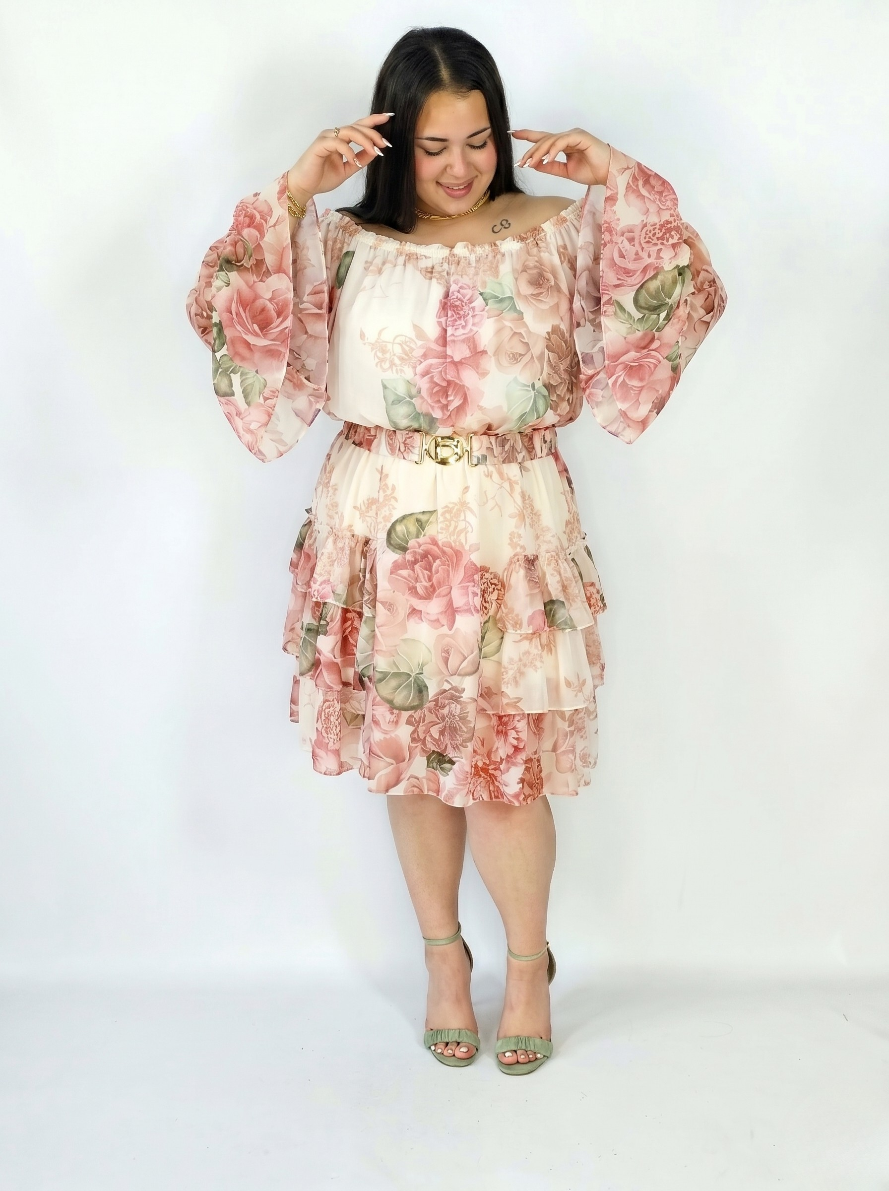 Sukienka plus size w kwiatowy wzór z falbaną – lekka i kobieca stylizacja XXL Stylowa XL