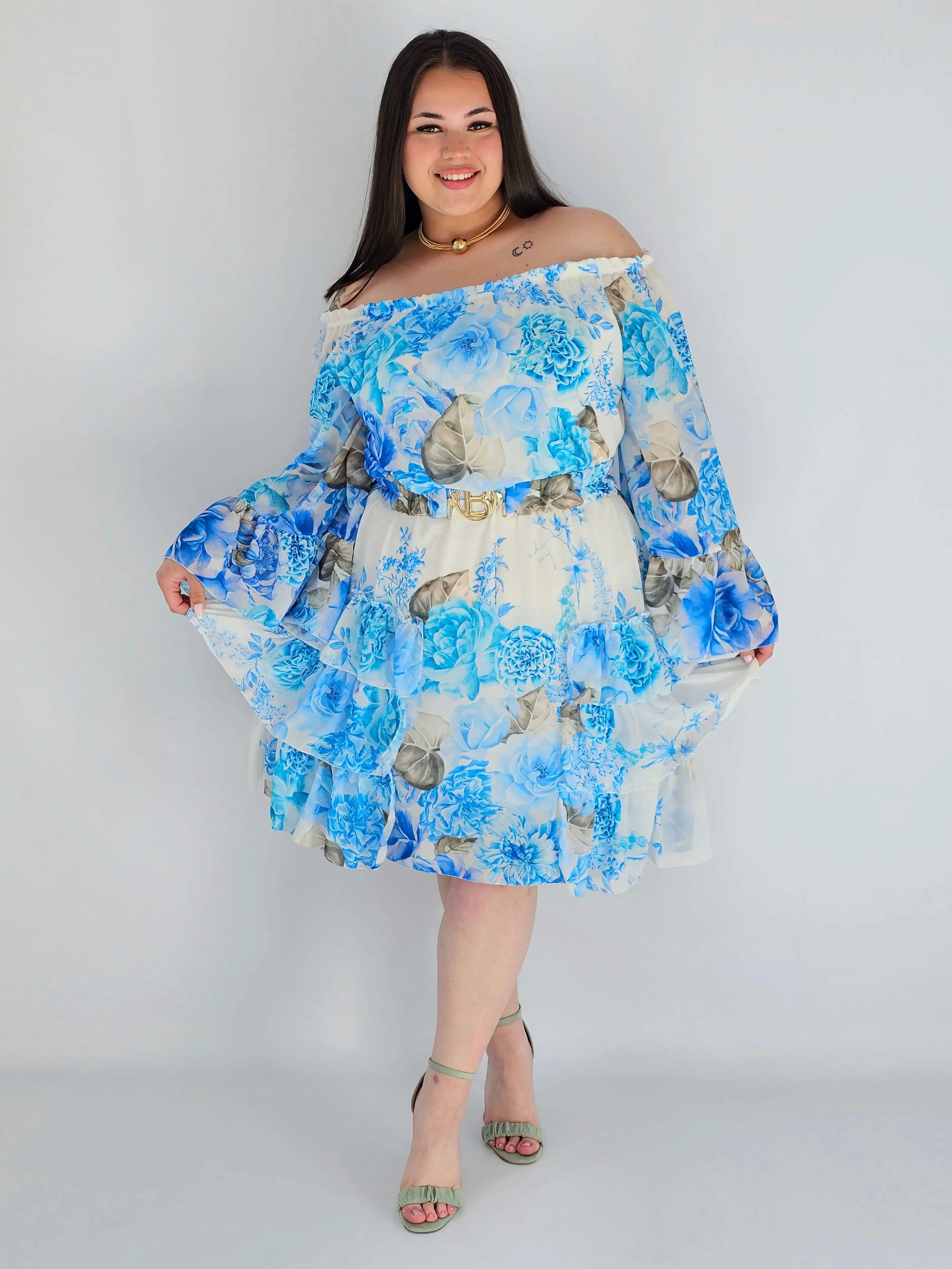 Sukienka plus size w kwiatowy wzór z falbaną – lekka i kobieca stylizacja XXL Stylowa XL