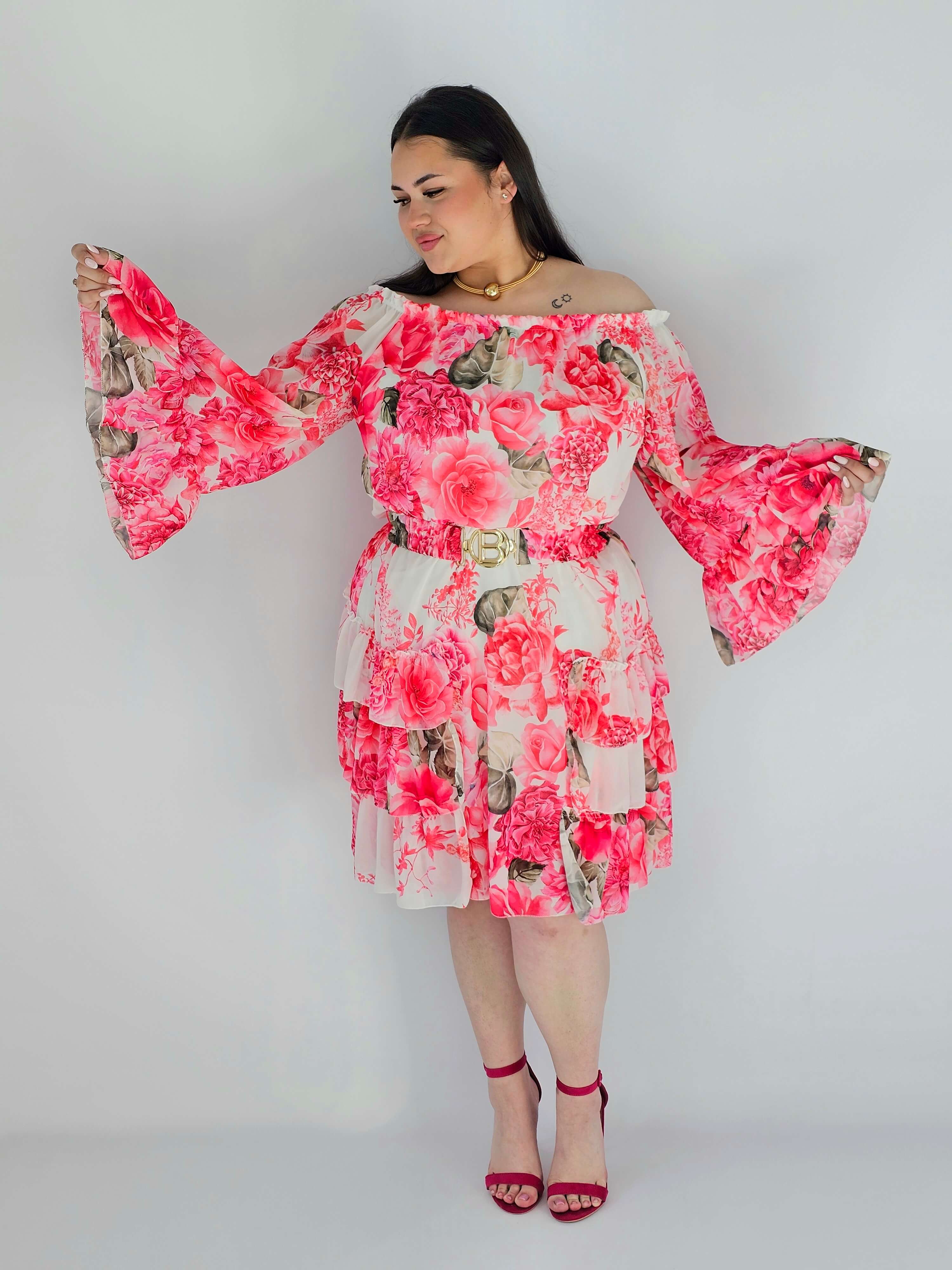 Sukienka plus size w kwiatowy wzór z falbaną – lekka i kobieca stylizacja XXL Stylowa XL