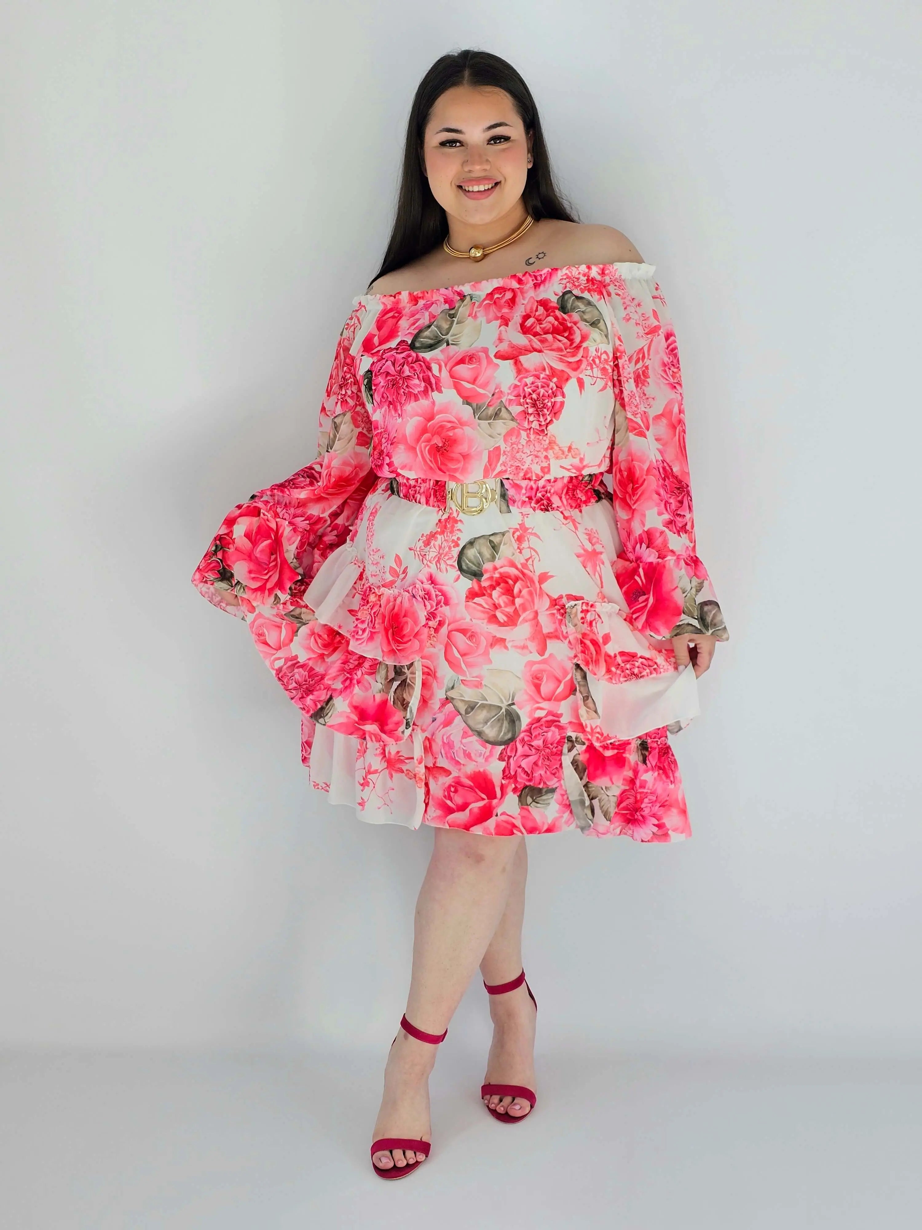 Sukienka plus size w kwiatowy wzór z falbaną – lekka i kobieca stylizacja XXL Stylowa XL