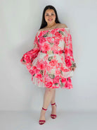 Sukienka plus size w kwiatowy wzór z falbaną – lekka i kobieca stylizacja XXL Stylowa XL
