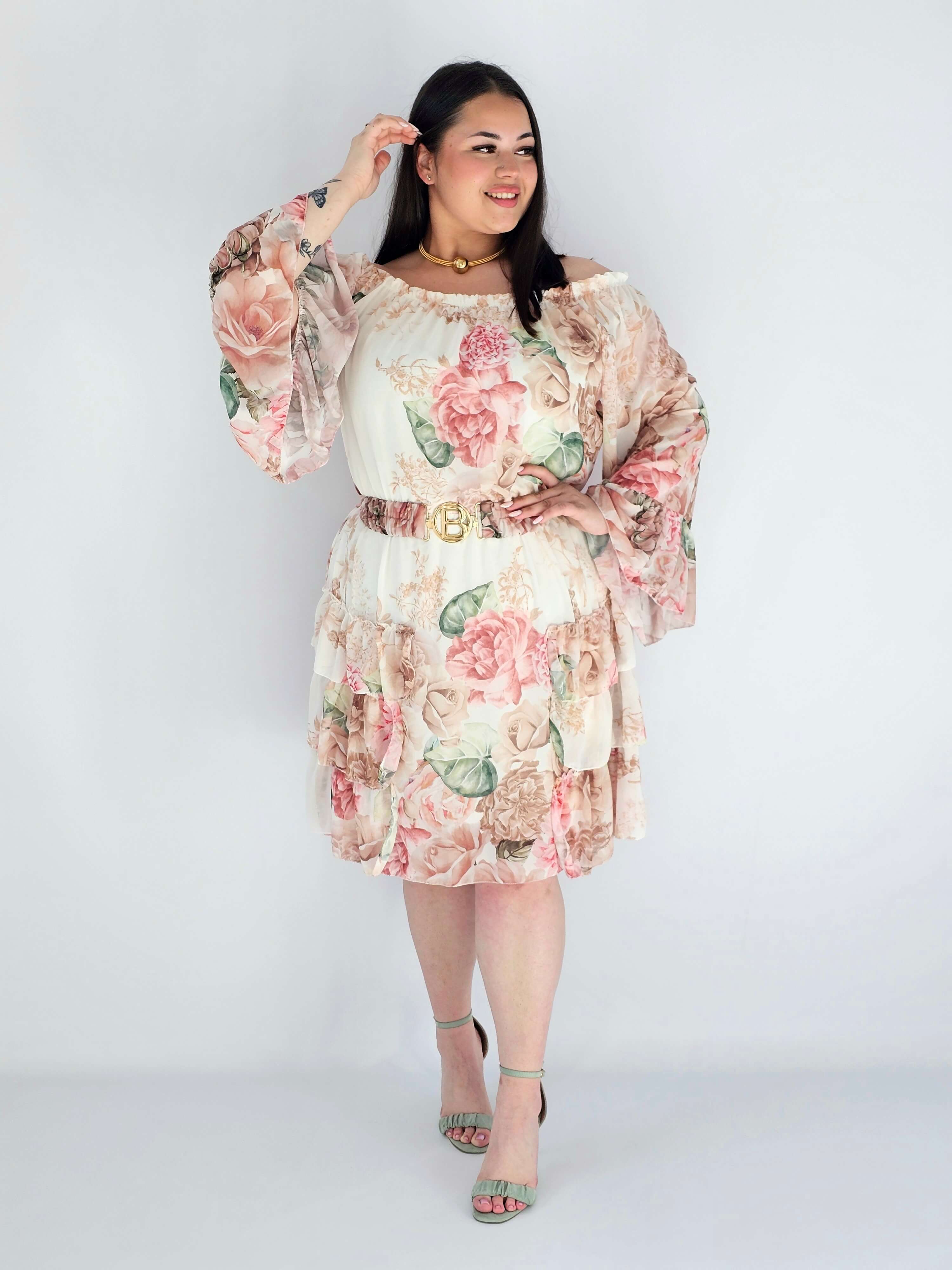 Sukienka plus size w kwiatowy wzór z falbaną – lekka i kobieca stylizacja XXL Stylowa XL
