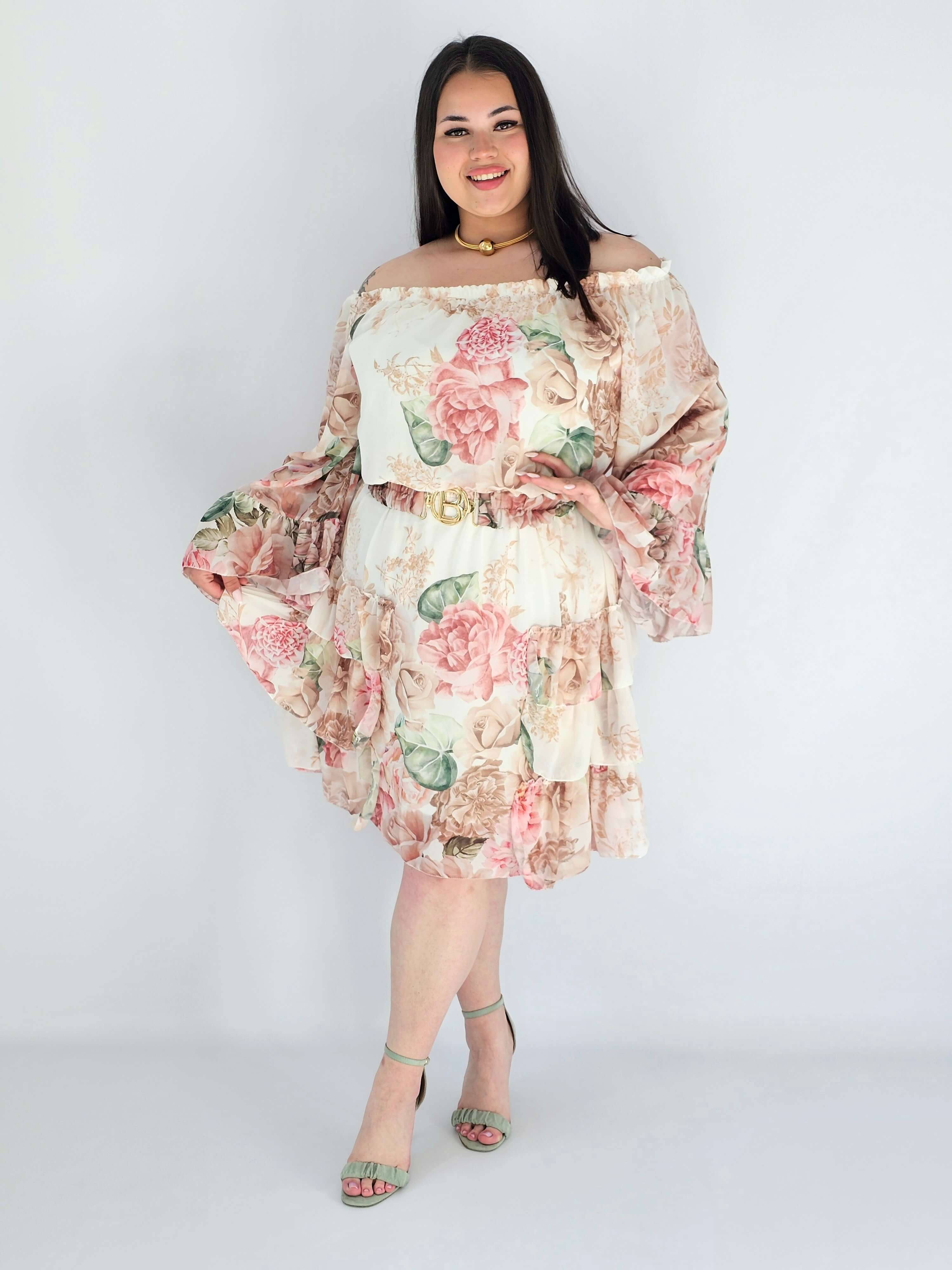 Sukienka plus size w kwiatowy wzór z falbaną – lekka i kobieca stylizacja XXL Stylowa XL