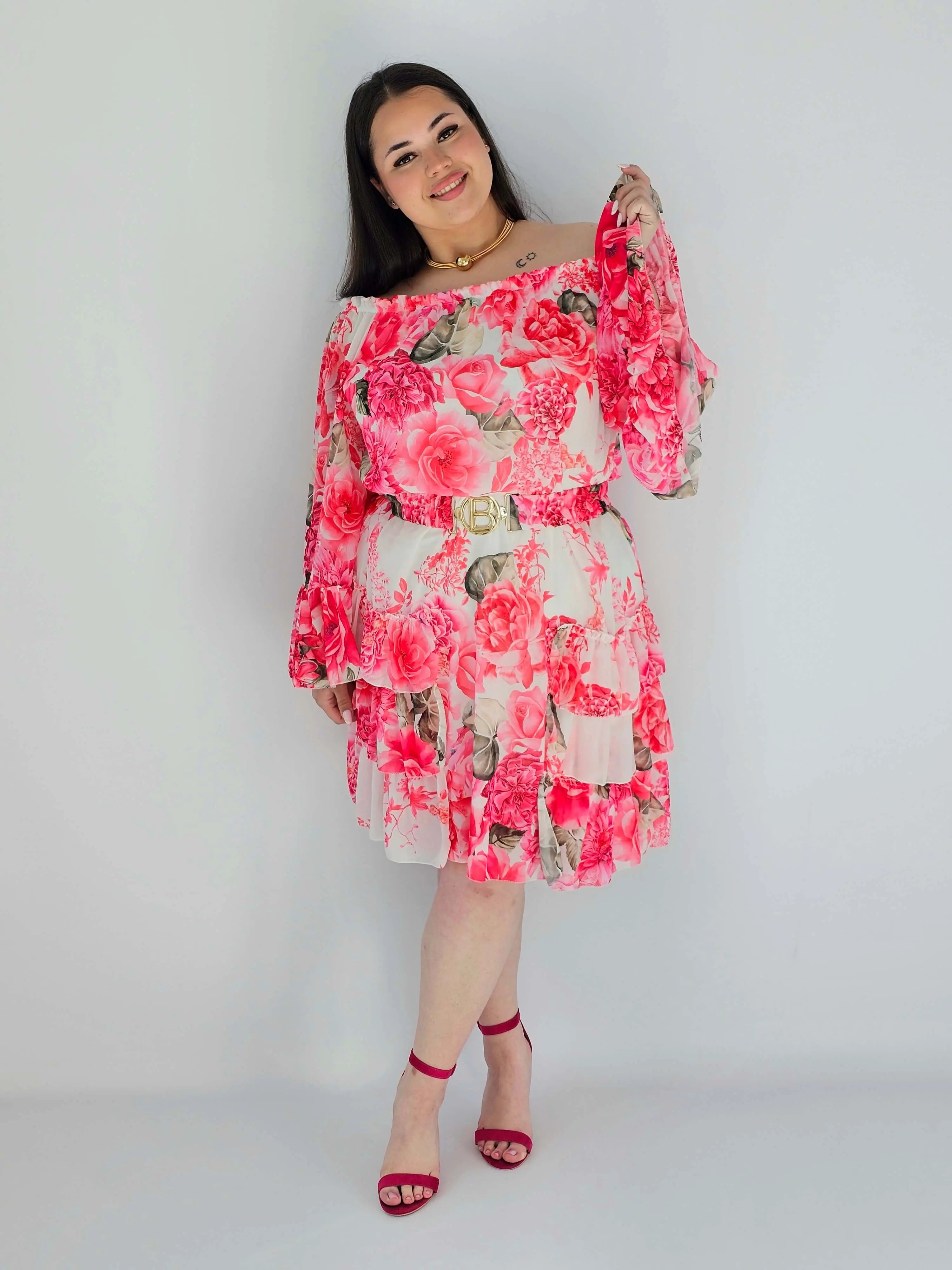 Sukienka plus size w kwiatowy wzór z falbaną – lekka i kobieca stylizacja XXL Stylowa XL