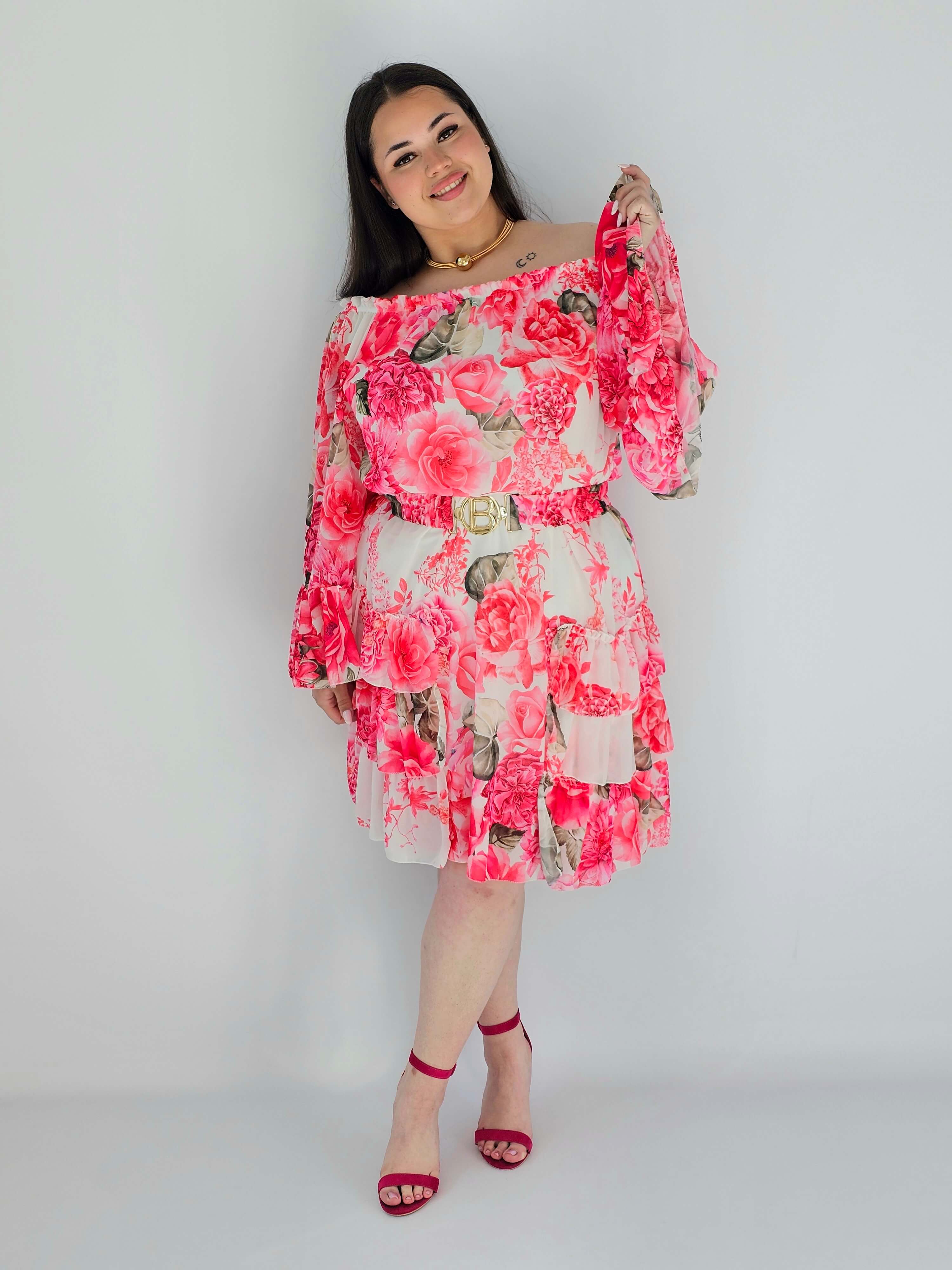 Sukienka plus size w kwiatowy wzór z falbaną – lekka i kobieca stylizacja XXL Stylowa XL