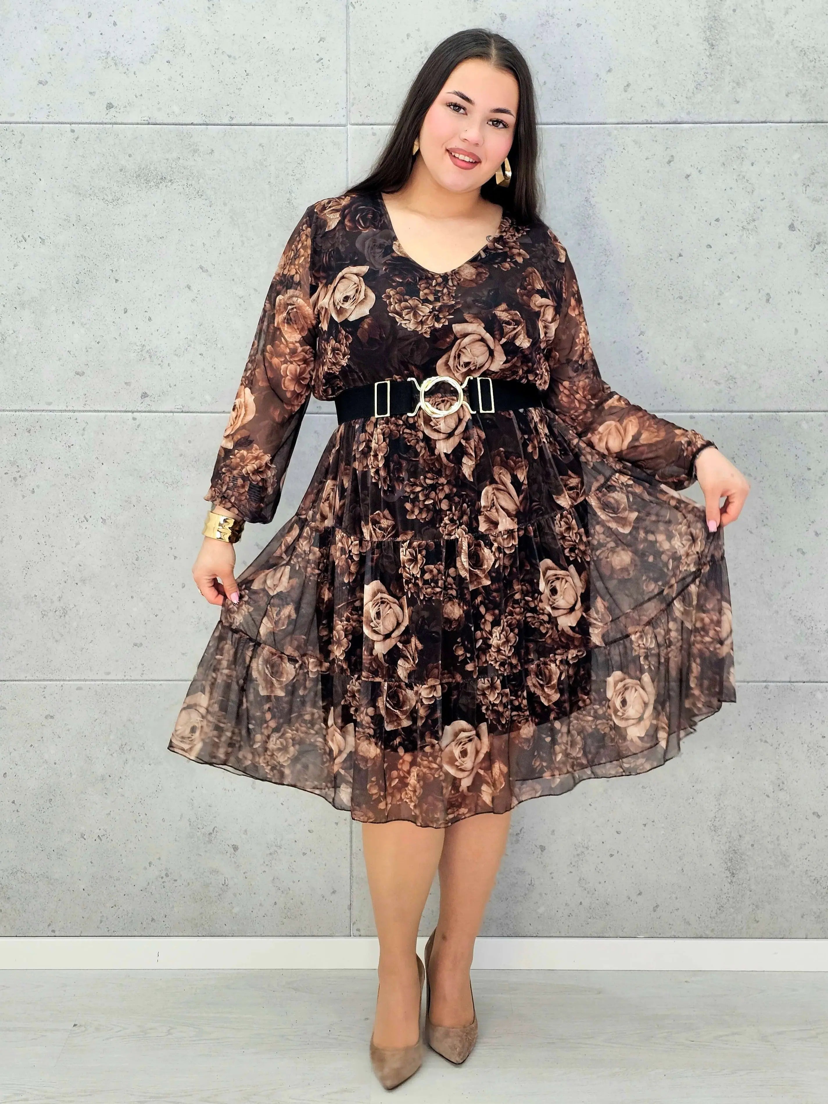 Sukienka plus size w kwiaty – brązowa midi z dekoltem V i długim rękawem - Stylowa XL