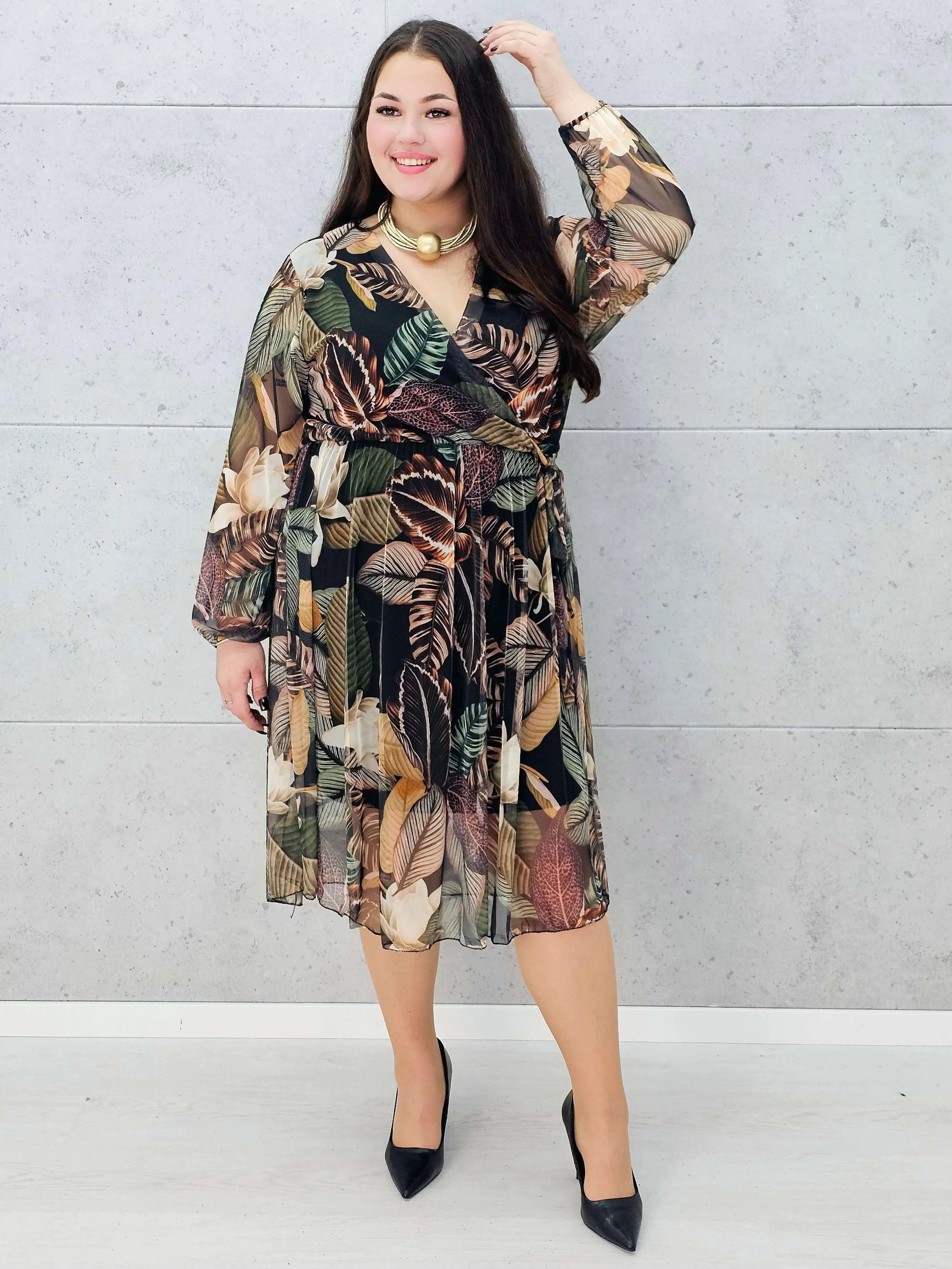 Sukienka w liście midi plus size z kopertowym dekoltem – Stylowa XL